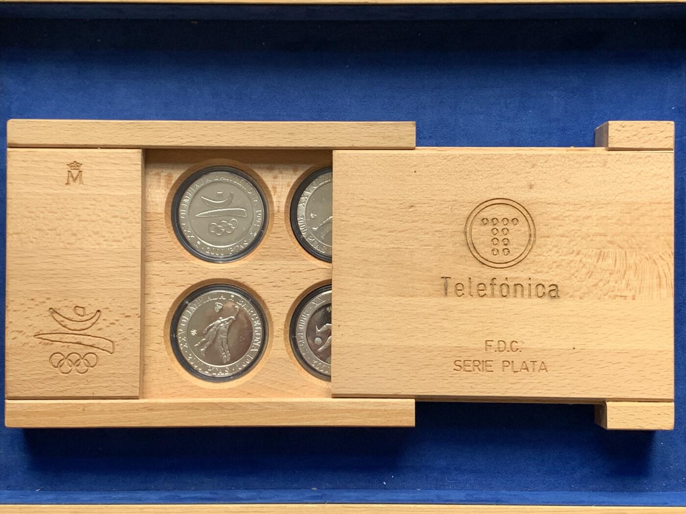 《竞宝斋》第285场- 周日，周一 2场连拍 （全场包邮） 西班牙1990年发行1992年奥运会球类纪念银币 925银 单枚27克*4枚 木盒带证书