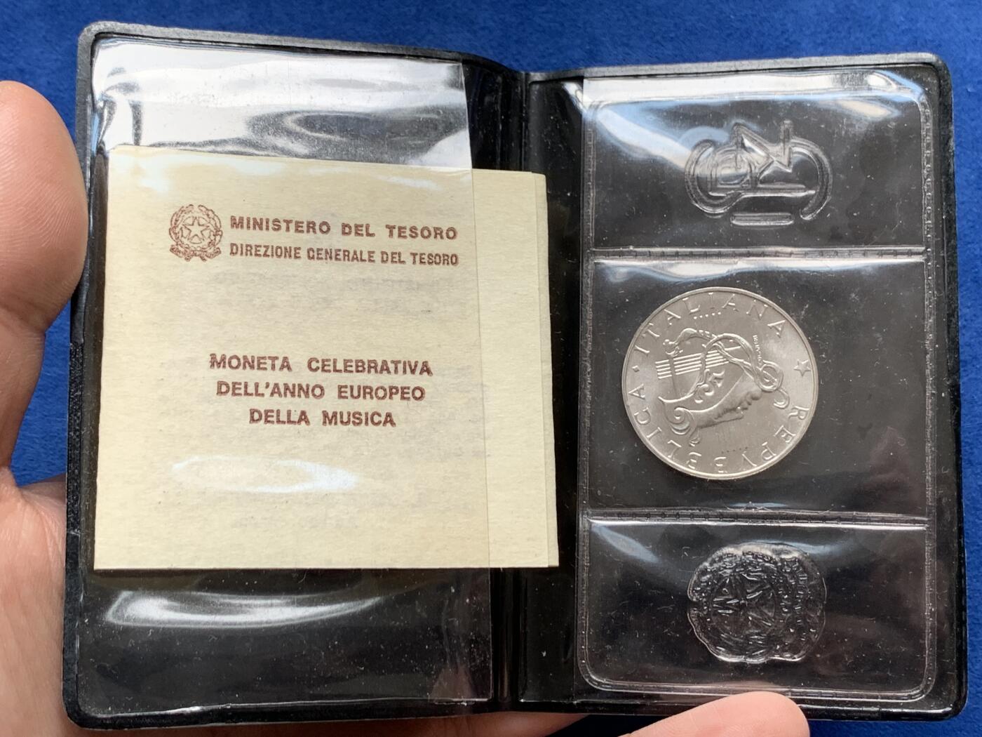 《竞宝斋》第285场- 周日，周一 2场连拍 （全场包邮） 意大利1985年欧盟音乐节500里拉银币 封装