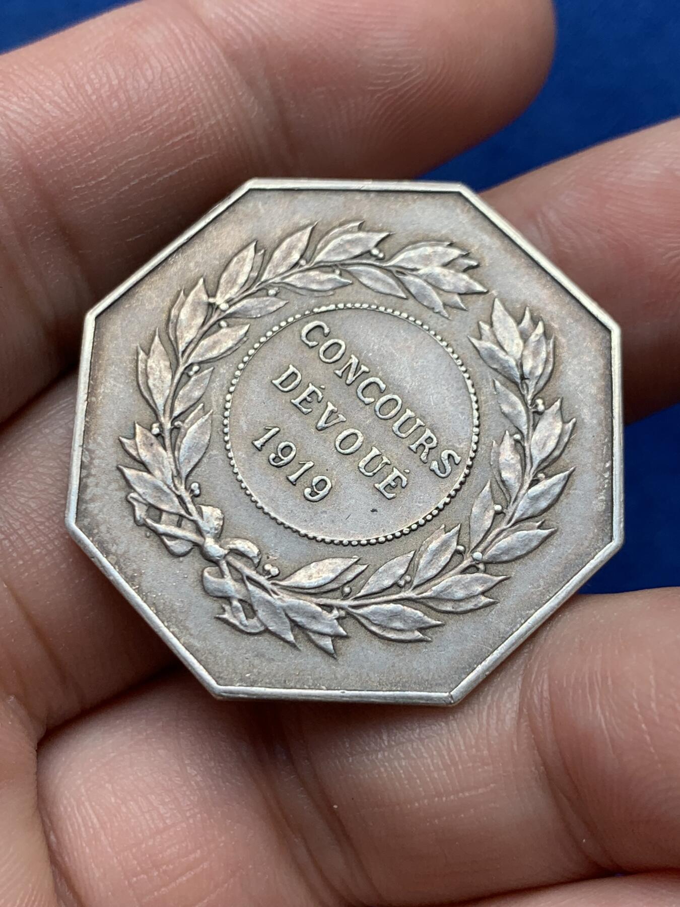 《竞宝斋》第285场- 周日，周一 2场连拍 （全场包邮） 1919年法国贝尔奈储蓄银行八角银代币 丰饶角1ARGENT边铭 33mm 12.9g