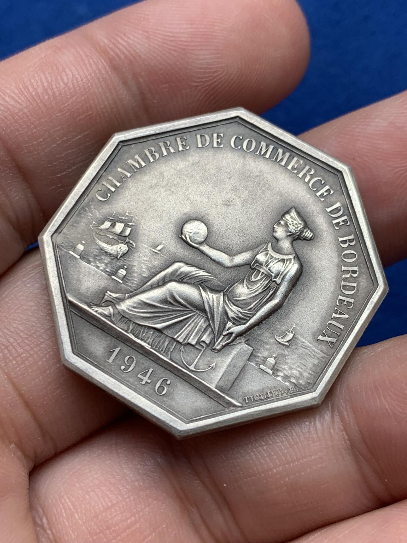 《竞宝斋》第285场- 周日，周一 2场连拍 （全场包邮） 法国1946波尔多商会八角银代币 丰饶角1ARGENT边铭 34mm 21g