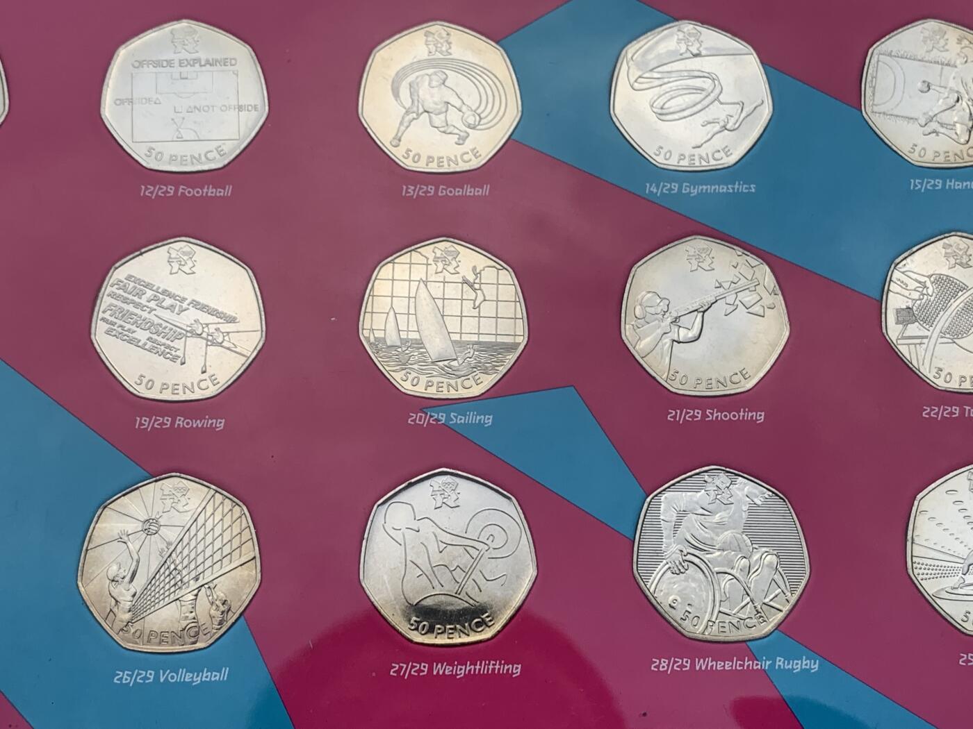 《竞宝斋》第285场- 周日，周一 2场连拍 （全场包邮） 英国伦敦奥运会50便士纪念币29枚大全套 亚克力板装 附赠一个小册子