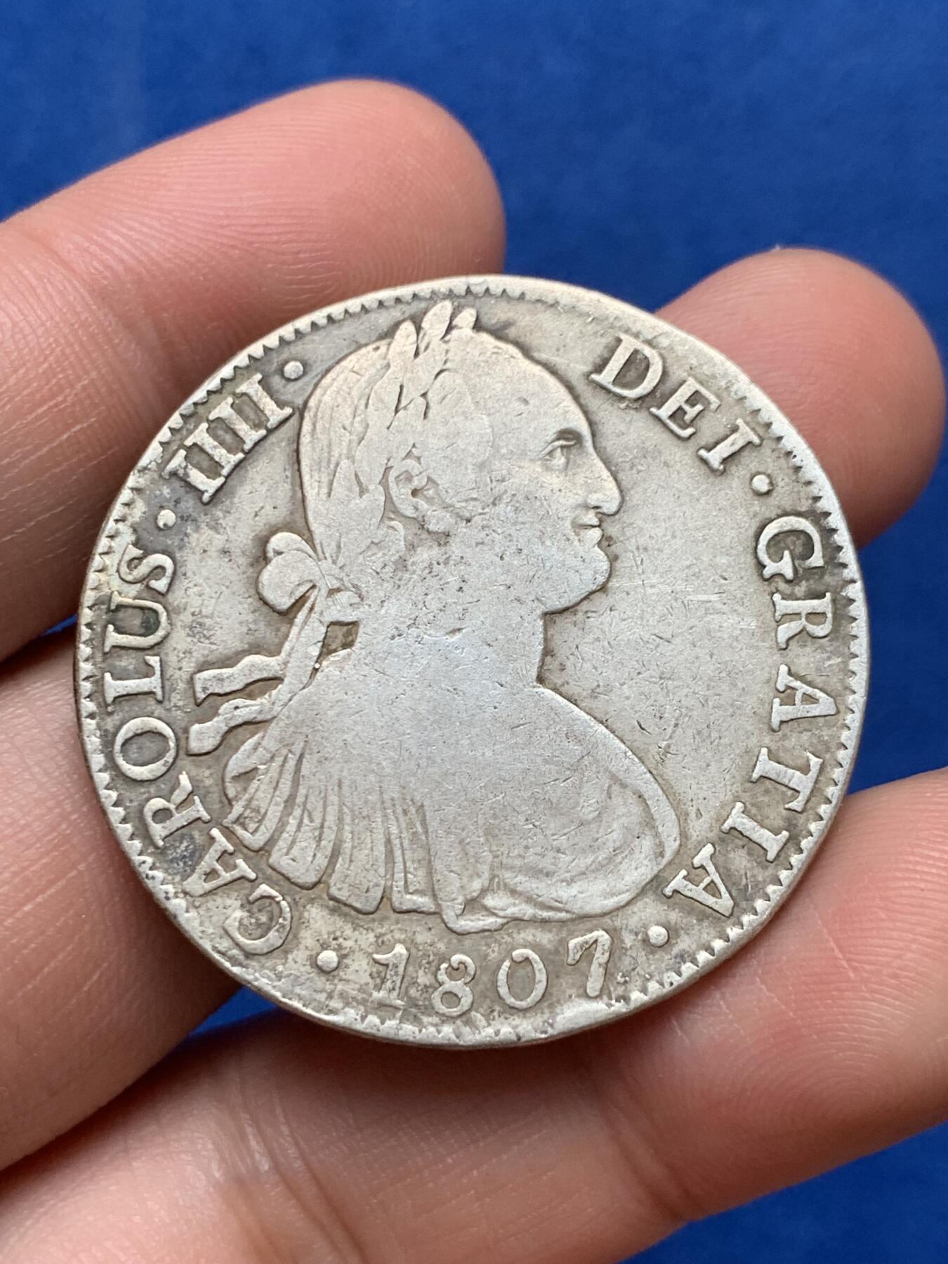 《竞宝斋》第285场- 周日，周一 2场连拍 （全场包邮） 西属墨西哥1807年卡四双柱8里亚尔银币 细节见图