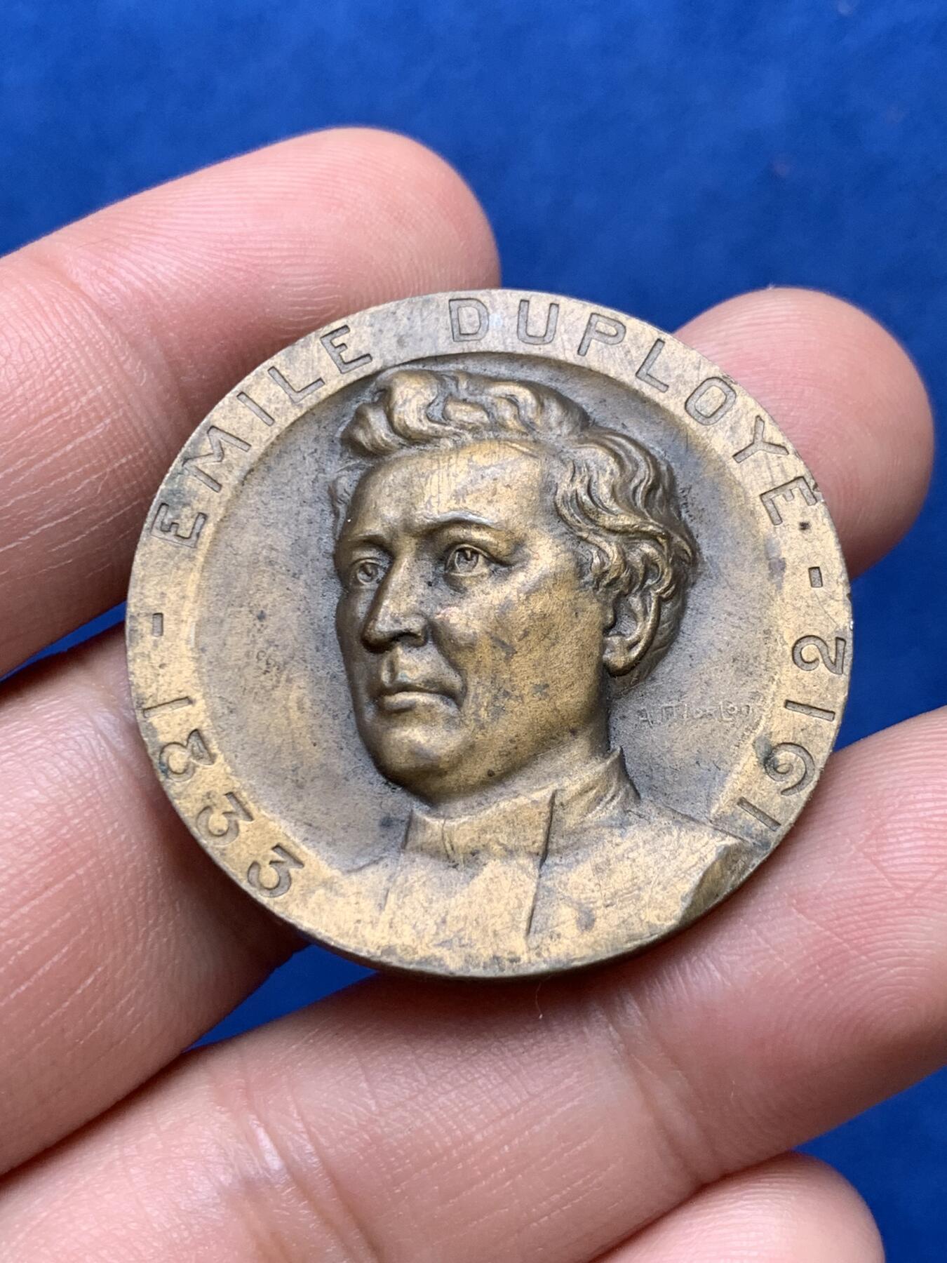 《竞宝斋》第285场- 周日，周一 2场连拍 （全场包邮） 两枚一组 法国纺织和服装材料联盟工会镀银铜章（49.7mm 48g）+不知名人物头像铜章（35.9mm 21.8g）细节见图