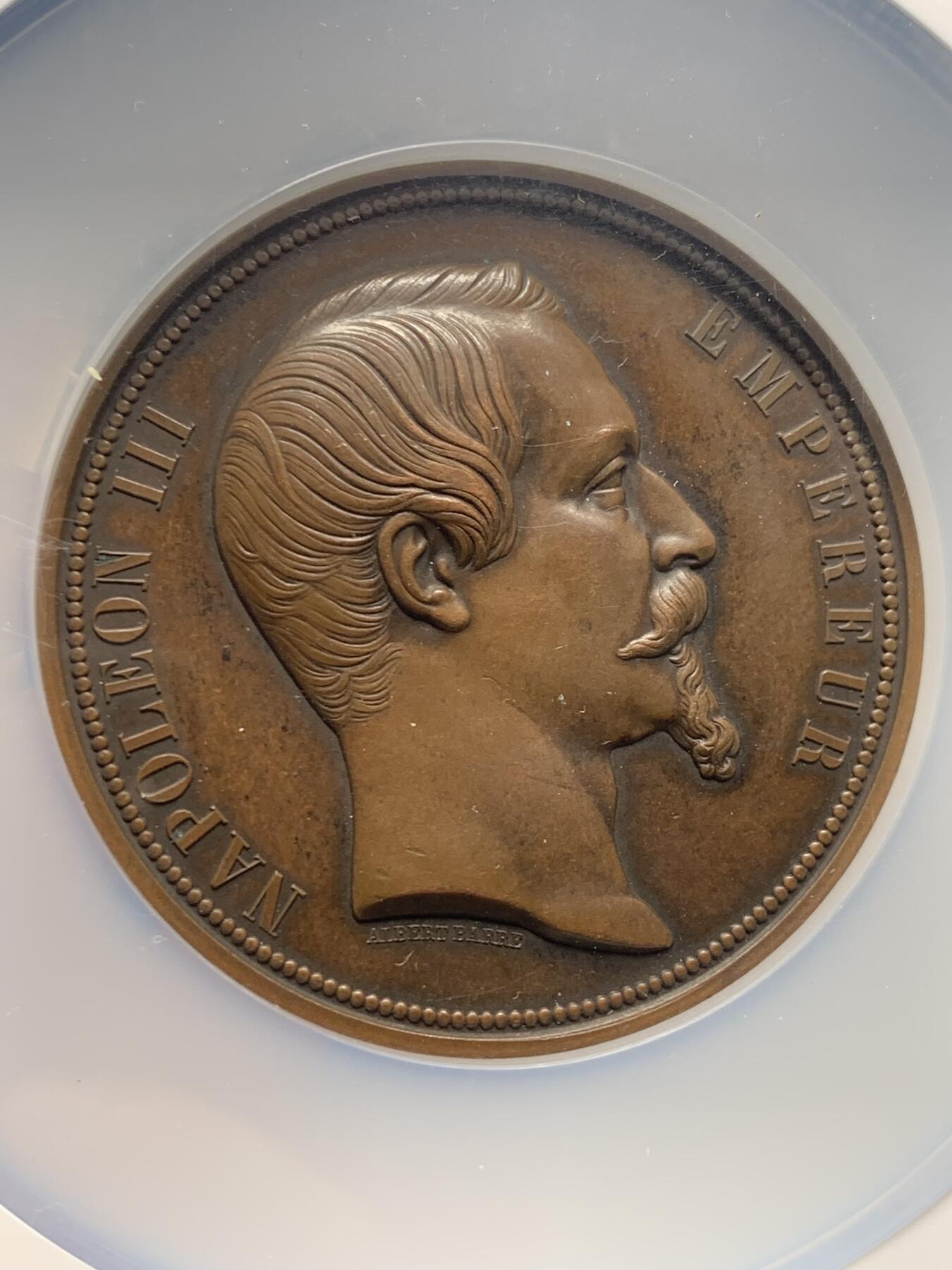 《竞宝斋》第285场- 周日，周一 2场连拍 （全场包邮） NGC MS61 法国拿破仑三世青铜“维多利亚女王访问”纪念章  棕色 1855年铸造 以纪念维多利亚女王8月18日至27日访问滨海布洛涅市 大盒封装 超大规格 手指铭