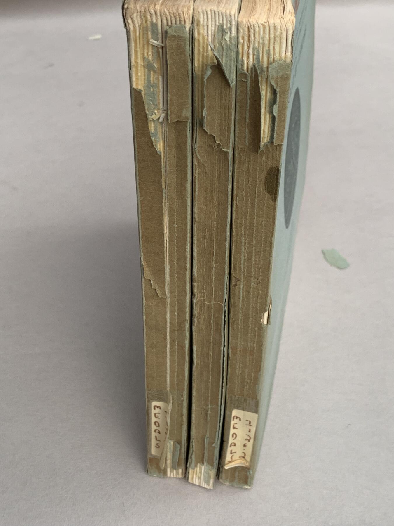 《竞宝斋》第285场- 周日，周一 2场连拍 （全场包邮） 拿破仑 Bramsen章牌目录，各大鉴定公司引用目录，专业级目录，该目录分三册，分别是1799-1809（1904年发行），1810-1815（1907年发行），1816-1869（1913年发行）。该目录为原版目录，为华盛顿图书馆藏书。