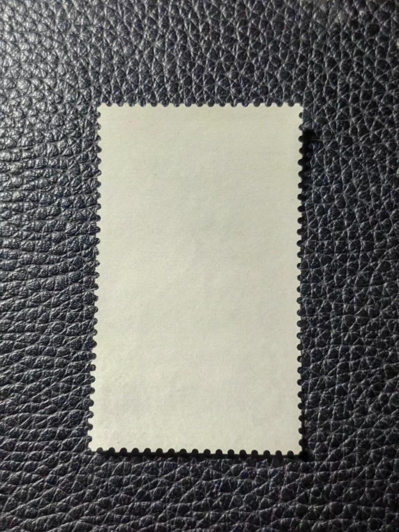 洪涛臻品批发群 精选邮票限时拍卖第六百八十七期  纪122大鲁迅3-2新一枚   小筋，几乎全品，无明显瑕疵。票状态不错，老纪特精品高价票，文豪系列精品票，喜欢裸票得老板不要错过