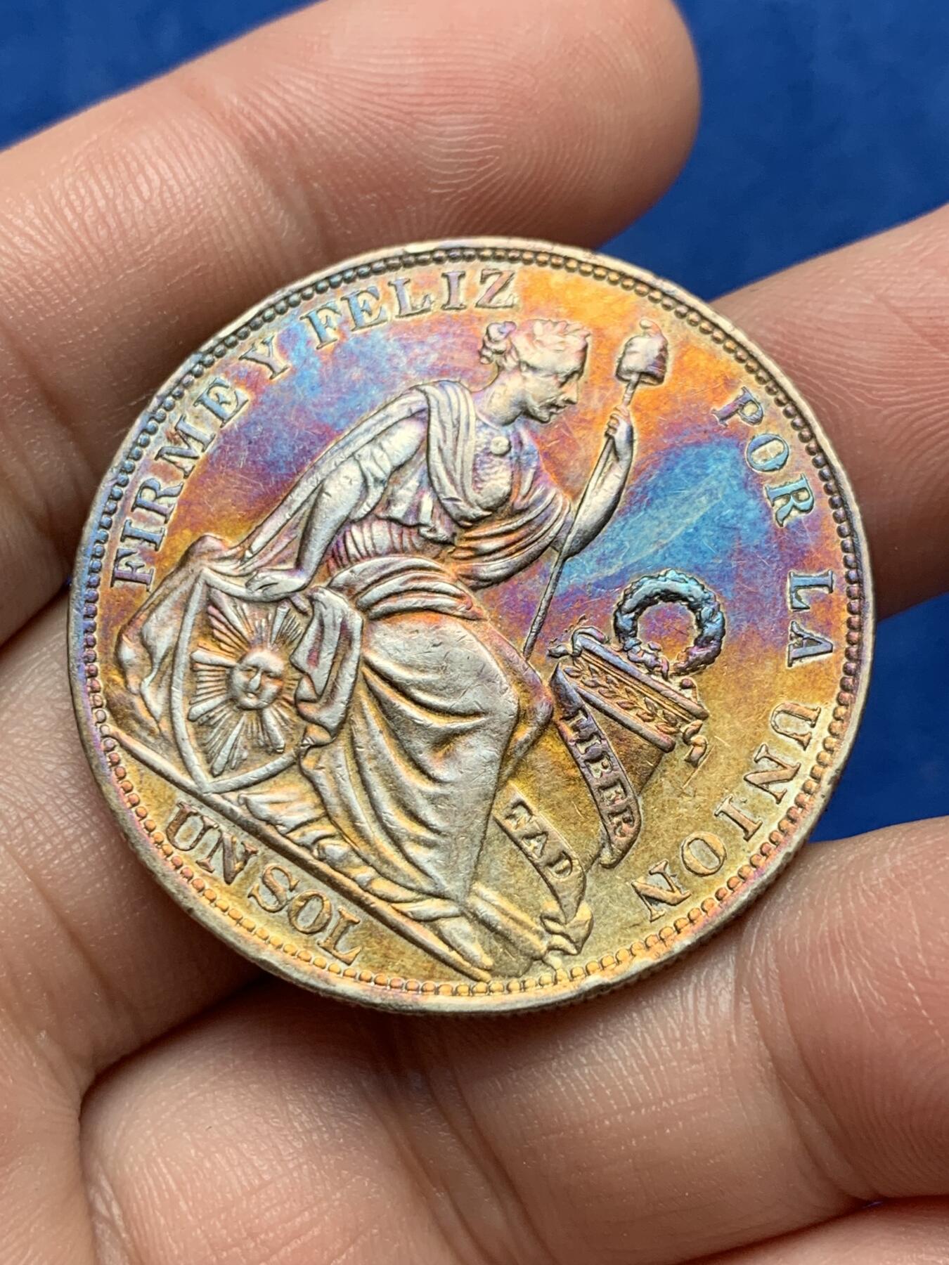 《竞宝斋》第285场- 周日，周一 2场连拍 （全场包邮） 秘鲁1915年自由女神1索尔银币 高银版 彩包浆 美品难得