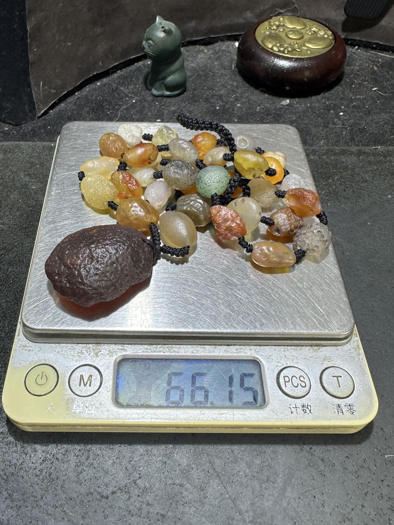 精美天然阿拉善彩珠玛瑙项链一条，，