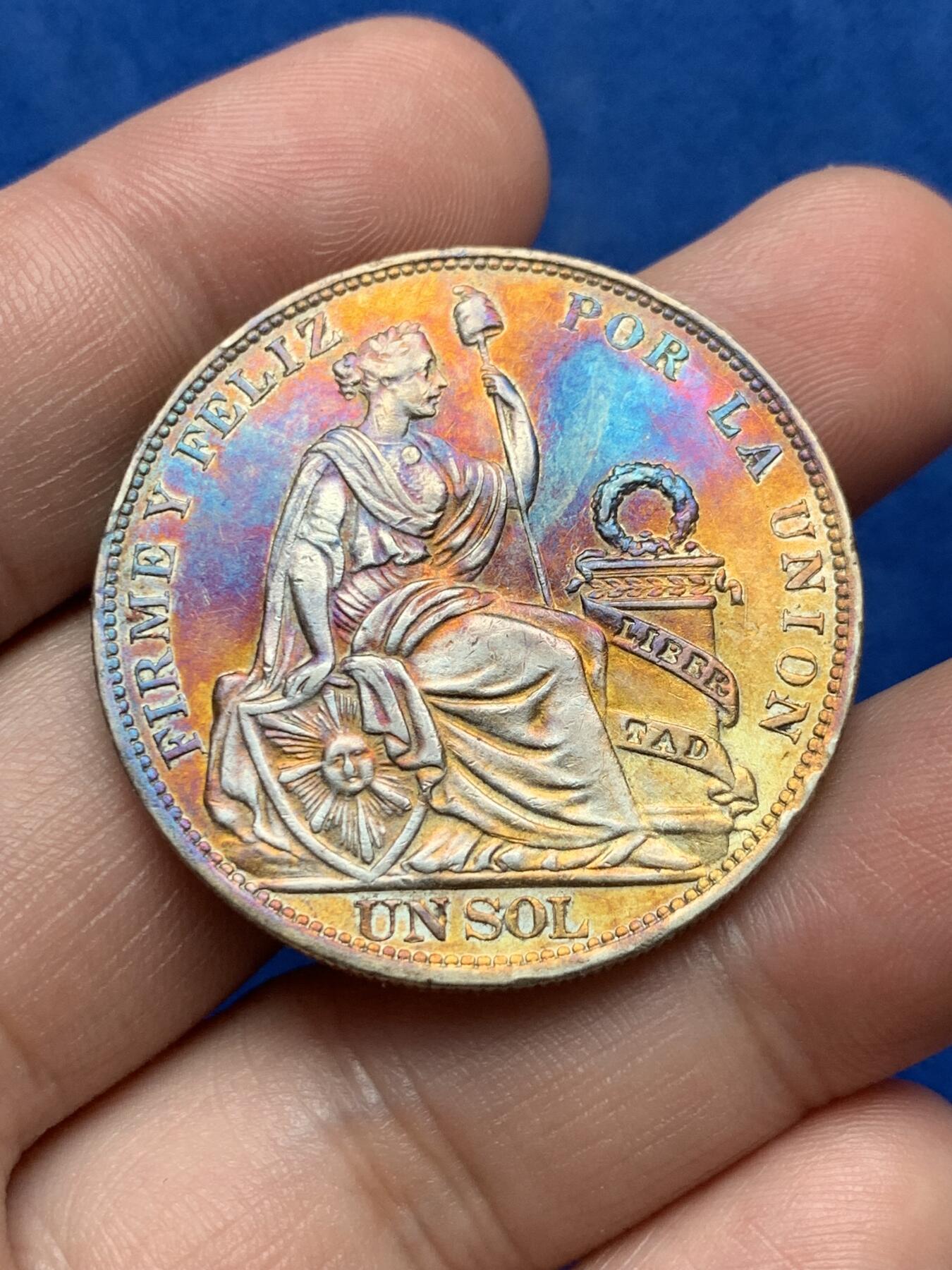 《竞宝斋》第285场- 周日，周一 2场连拍 （全场包邮） 秘鲁1915年自由女神1索尔银币 高银版 彩包浆 美品难得