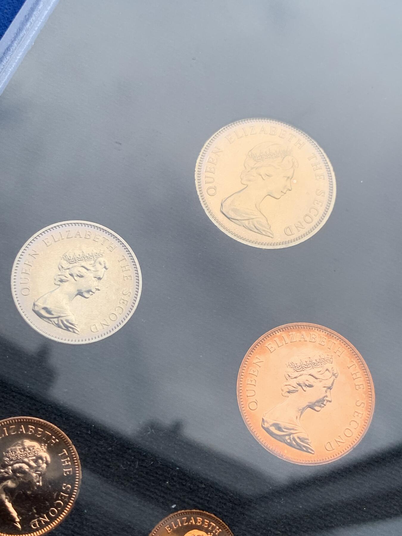 《竞宝斋》第285场- 周日，周一 2场连拍 （全场包邮） 福克兰群岛1974年精制套币 此为福克兰群岛首套精制套币