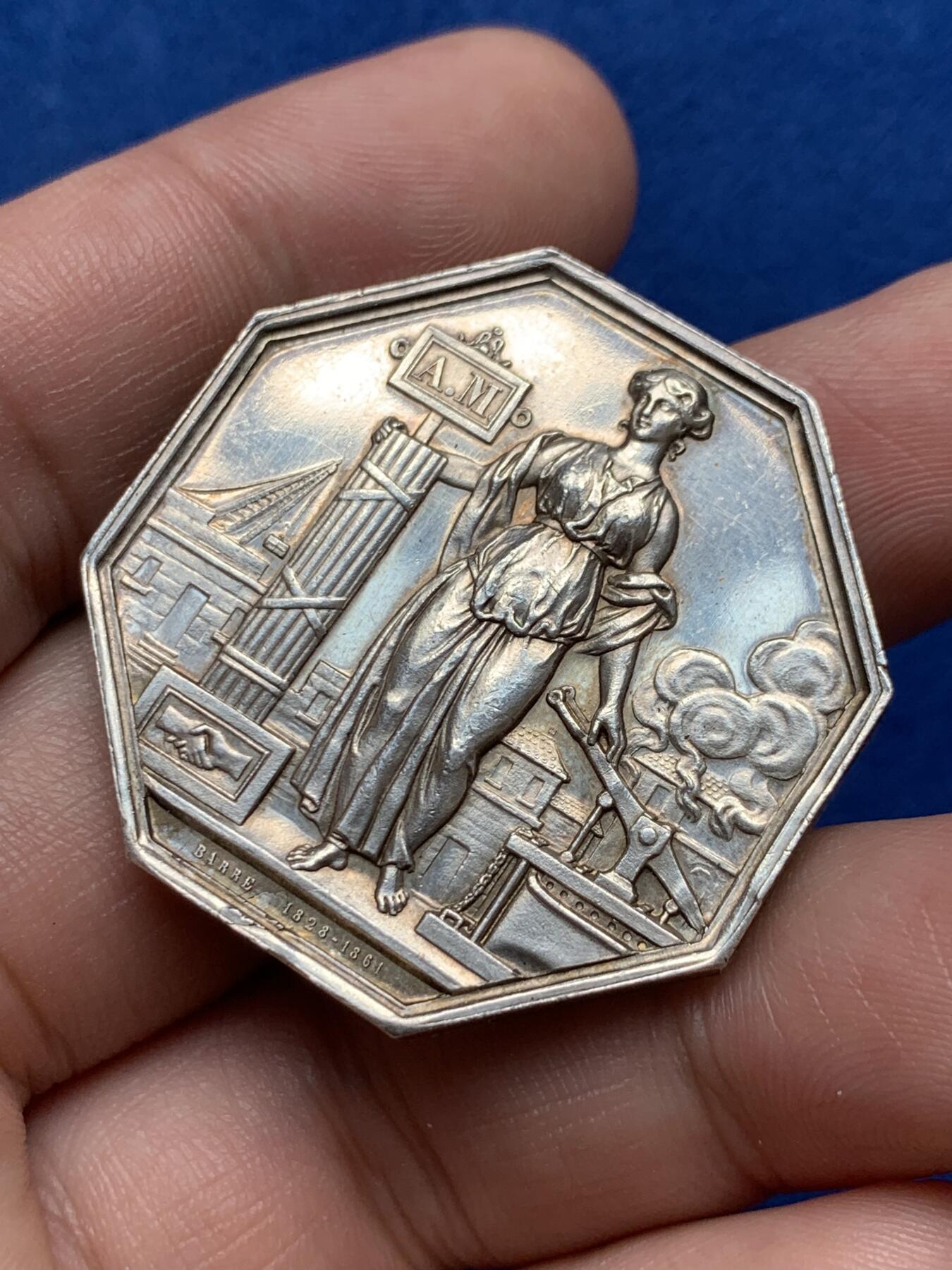 《竞宝斋》第285场- 周日，周一 2场连拍 （全场包邮） 1819年法国瓦兹保险协会八角银代币 丰饶角边铭 36mm 21.9g