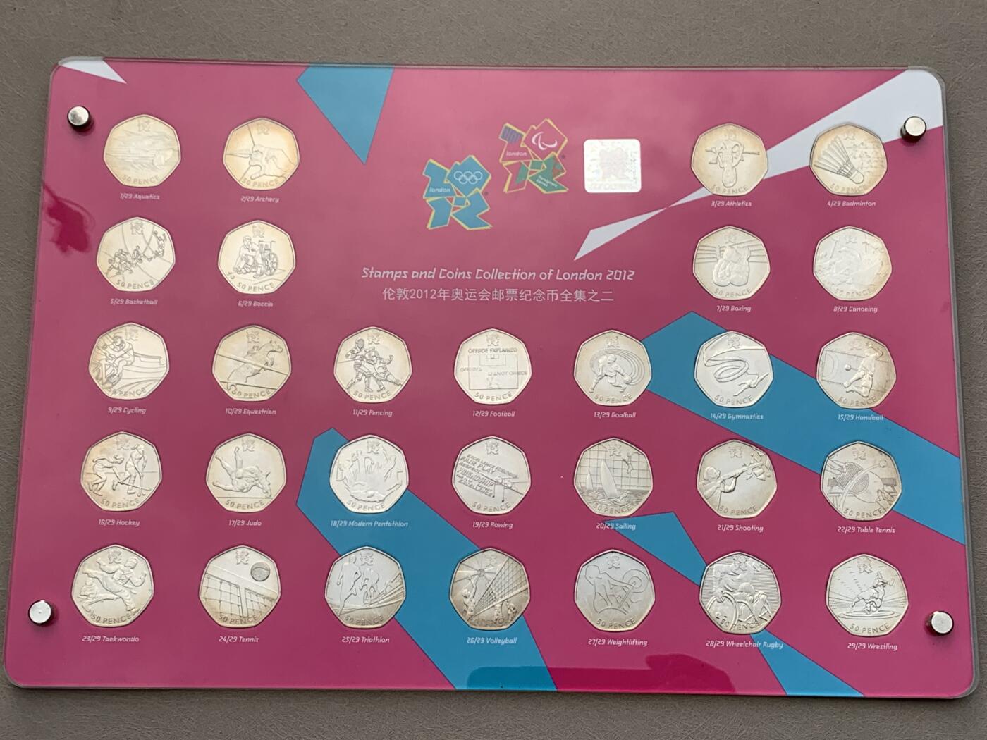 《竞宝斋》第285场- 周日，周一 2场连拍 （全场包邮） 英国伦敦奥运会50便士纪念币29枚大全套 亚克力板装 附赠一个小册子