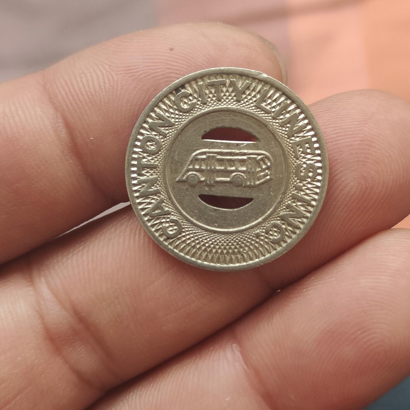 英雄古币捡漏专场第一期无押金可累计捡漏，全场50包邮，偏远地区除外。 美国50年代公交币。