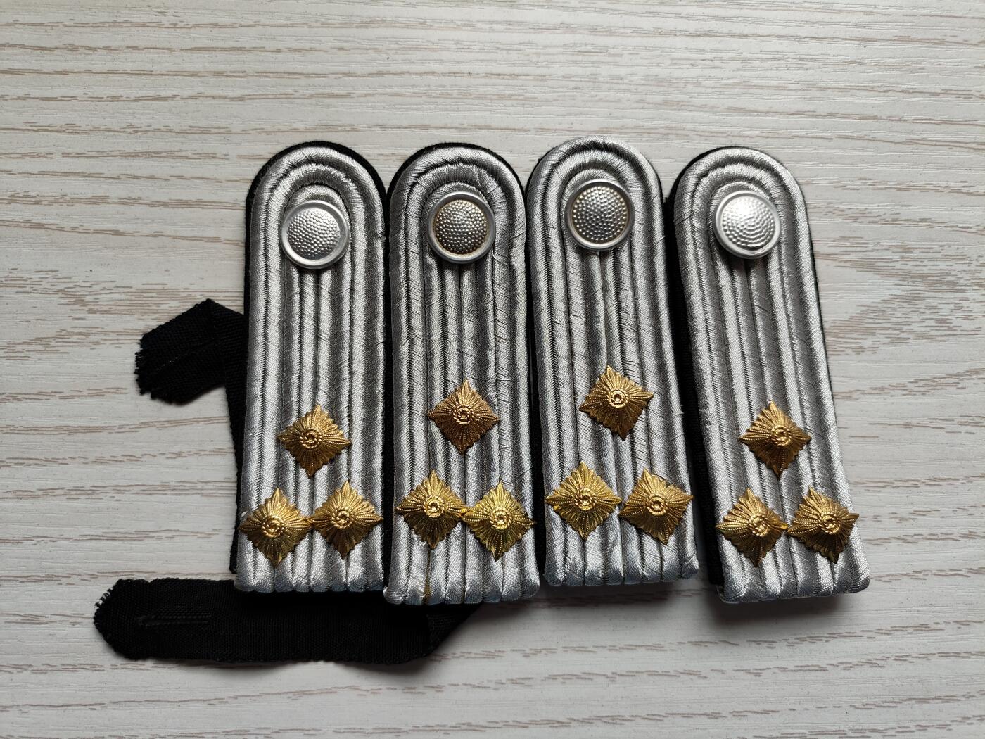 2024第九次拍卖 东德工兵上尉肩章2对