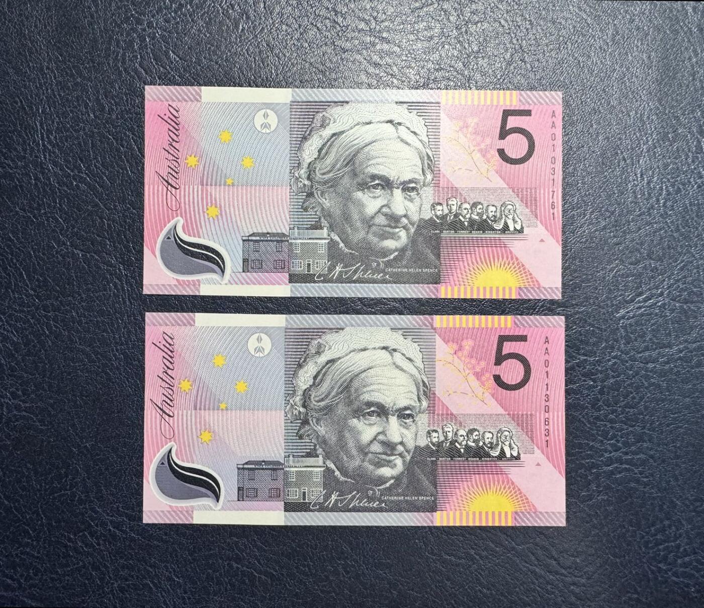 收藏联盟Quantum Auction 第358期拍卖  澳大利亚2001年5元英联邦百年纪念钞一对（1张为带日期特别版） 品相全新UNC 少见AA冠 号码无47