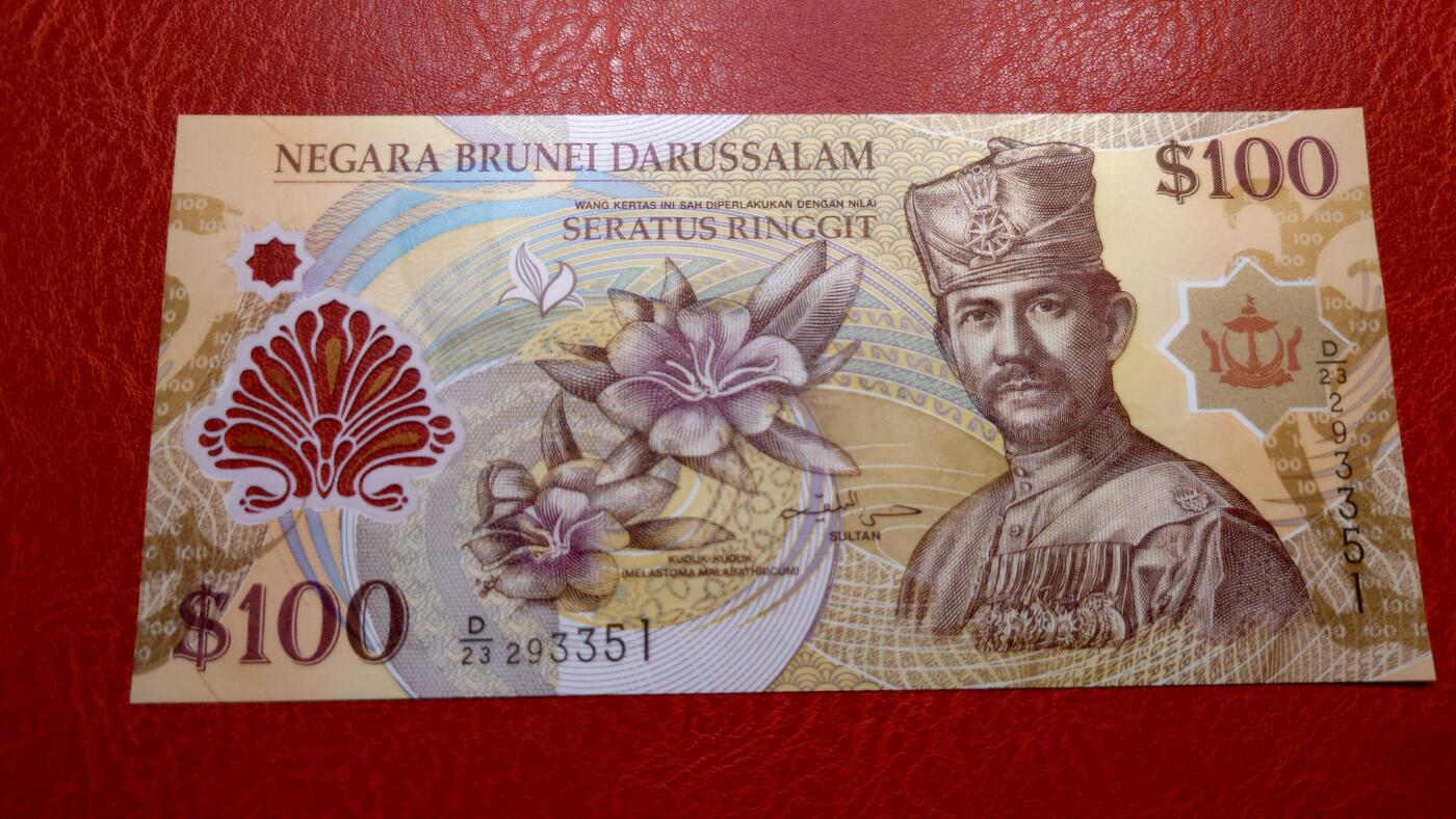 【世界钱币】精选微拍第117期暨2024年第28期  老库存新卖 2013年文莱100林吉特 全新绝品无47尾号351