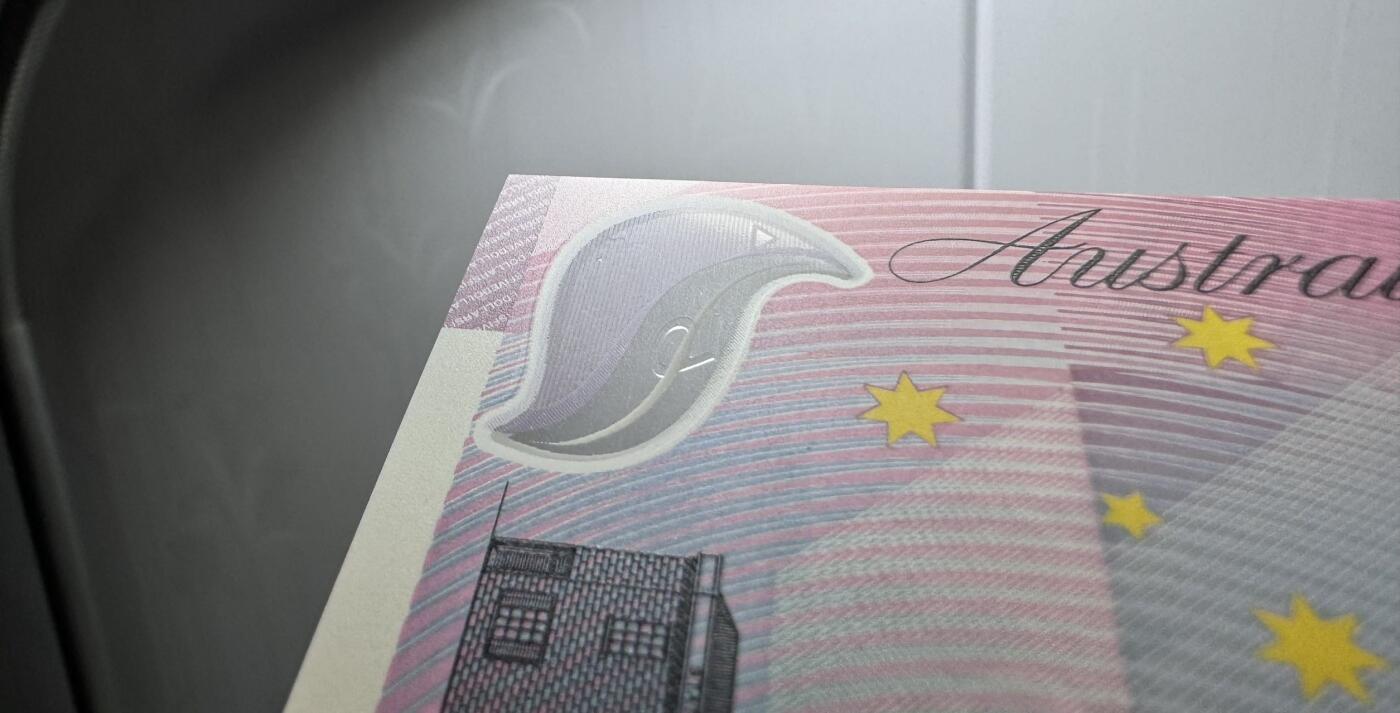 收藏联盟Quantum Auction 第358期拍卖  澳大利亚2001年5元英联邦百年纪念钞一对（1张为带日期特别版） 品相全新UNC 少见AA冠 号码无47