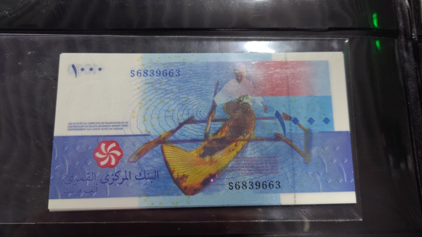 【世界钱币】精选微拍第117期暨2024年第28期  老库存新卖 2005年科摩罗1000法郎 全新绝品无47尾号9663