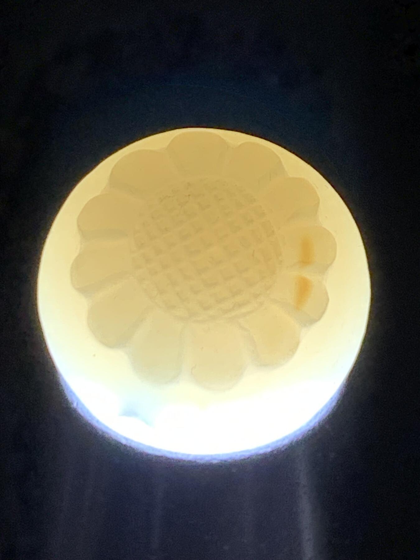 精美高玉化亚光海洋玉髓手工俏色巧雕太阳花随形圆珠一个！