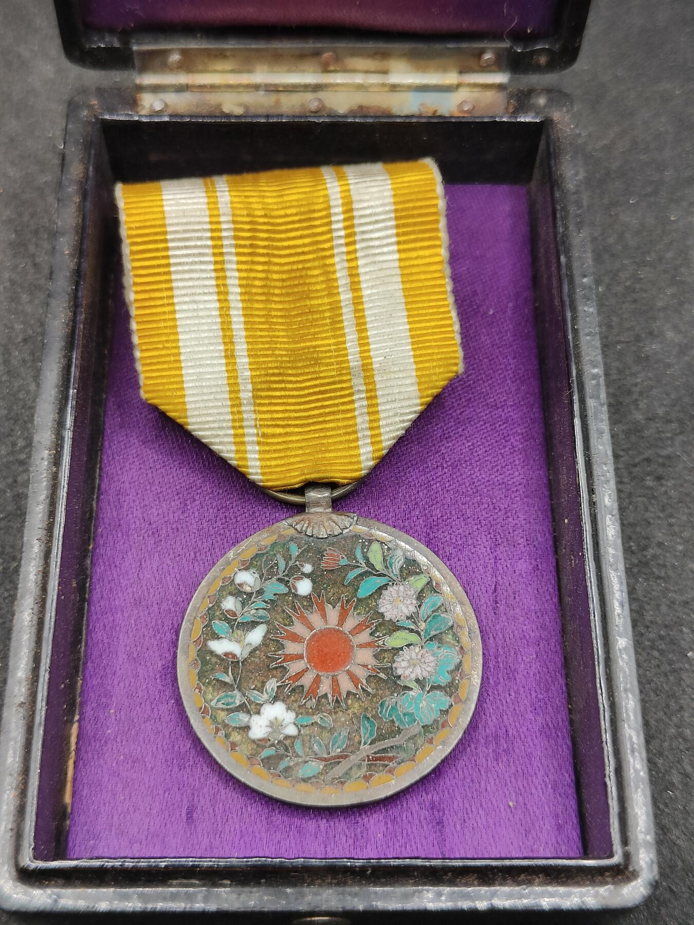 全场0元起拍 第171期 咸鱼国勋章拍卖专场 7月7日（周日）下午6：00开始 稀少，日本战时战前 尚武议会珐琅章带盒