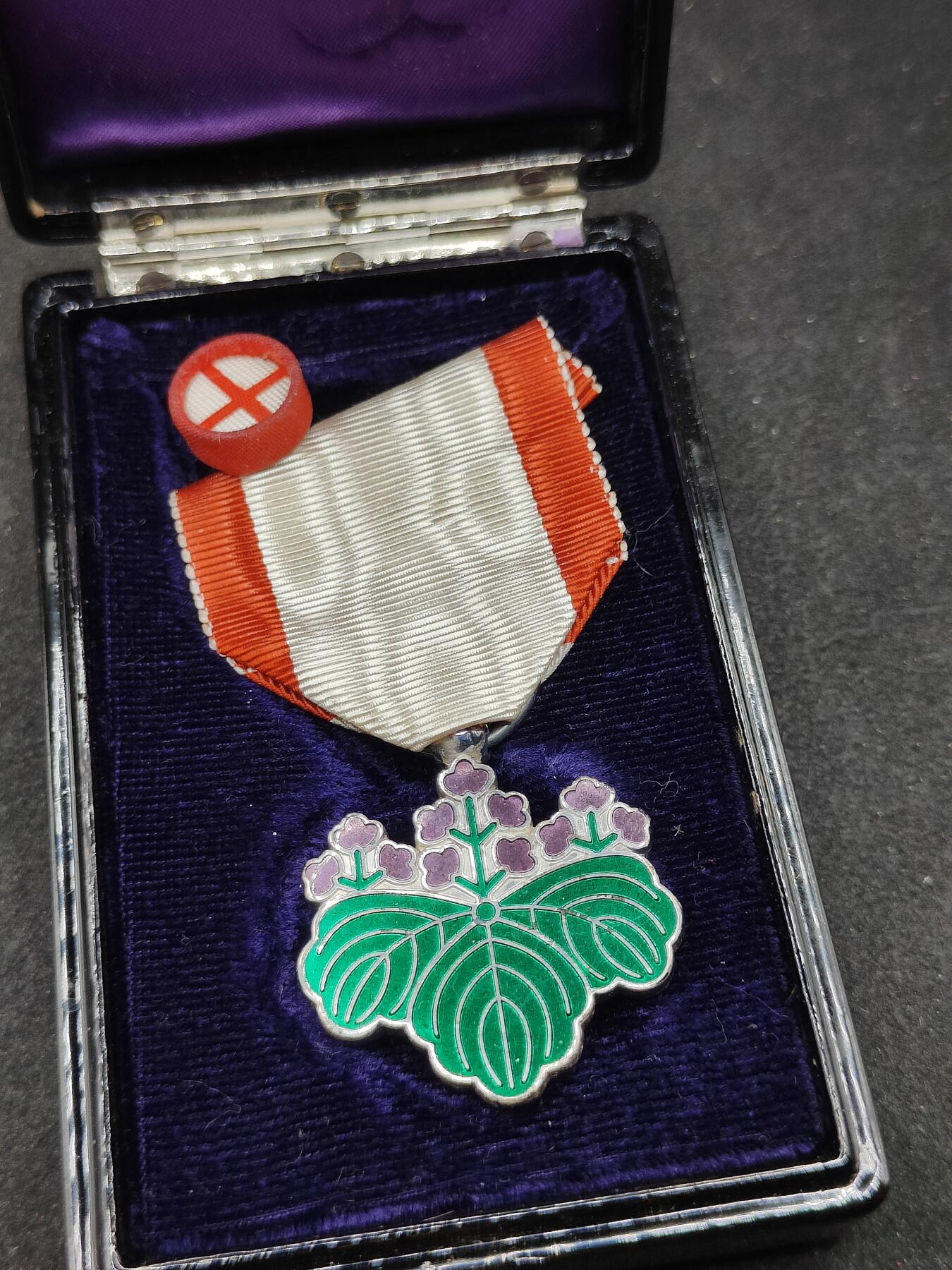 全场0元起拍 第171期 咸鱼国勋章拍卖专场 7月7日（周日）下午6：00开始 日本纯银单面青叶章银制带盒略