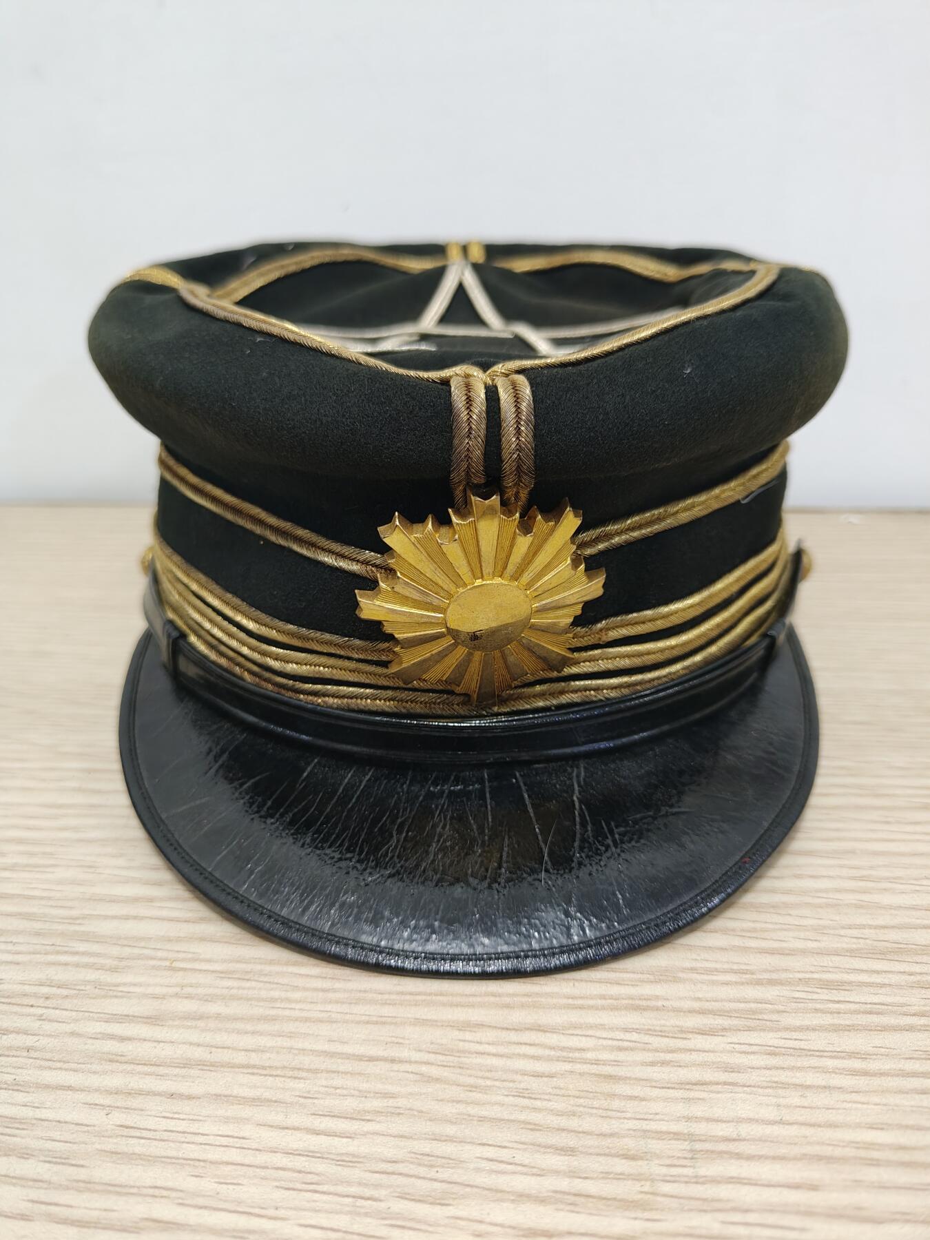 全场0元起拍 第171期 咸鱼国勋章拍卖专场 7月7日（周日）下午6：00开始 美品稀少明治早期军医陆军卫生部少佐相当官银星正帽 大礼服正帽前立 55CM