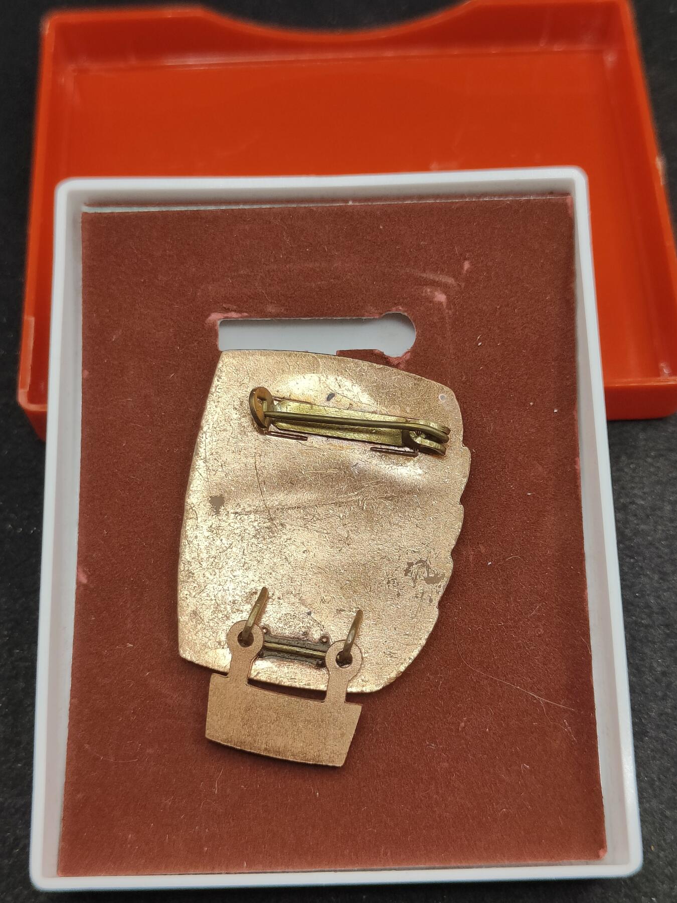 全场0元起拍 第171期 咸鱼国勋章拍卖专场 7月7日（周日）下午6：00开始 东德人民军优秀士兵证章带下挂