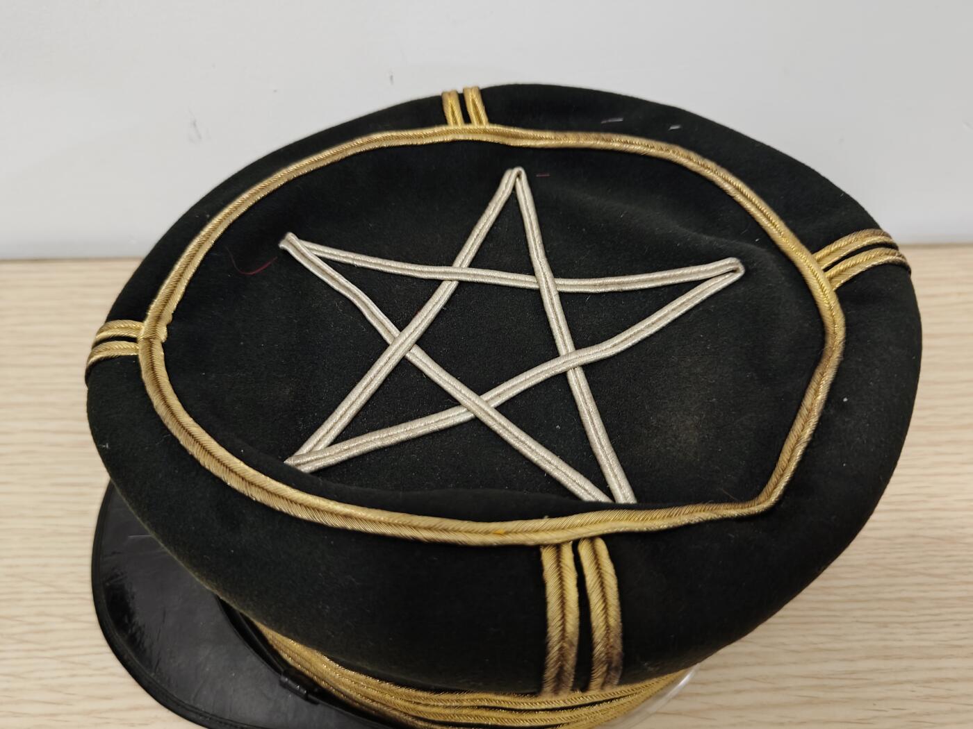 全场0元起拍 第171期 咸鱼国勋章拍卖专场 7月7日（周日）下午6：00开始 美品稀少明治早期军医陆军卫生部少佐相当官银星正帽 大礼服正帽前立 55CM