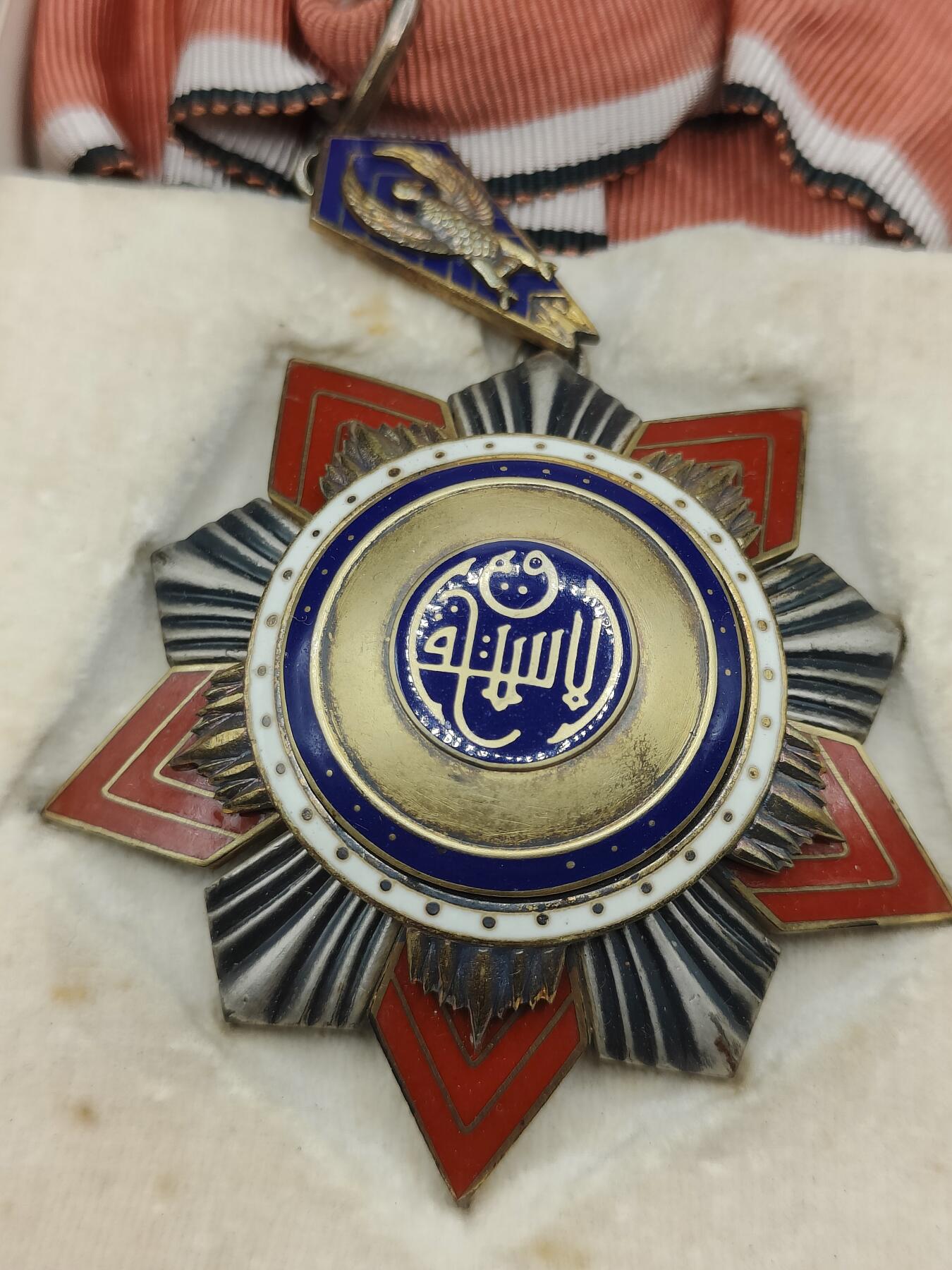 全场0元起拍 第171期 咸鱼国勋章拍卖专场 7月7日（周日）下午6：00开始 稀少 埃及王国时期 颈绶军事功绩勋章银质带标带盒