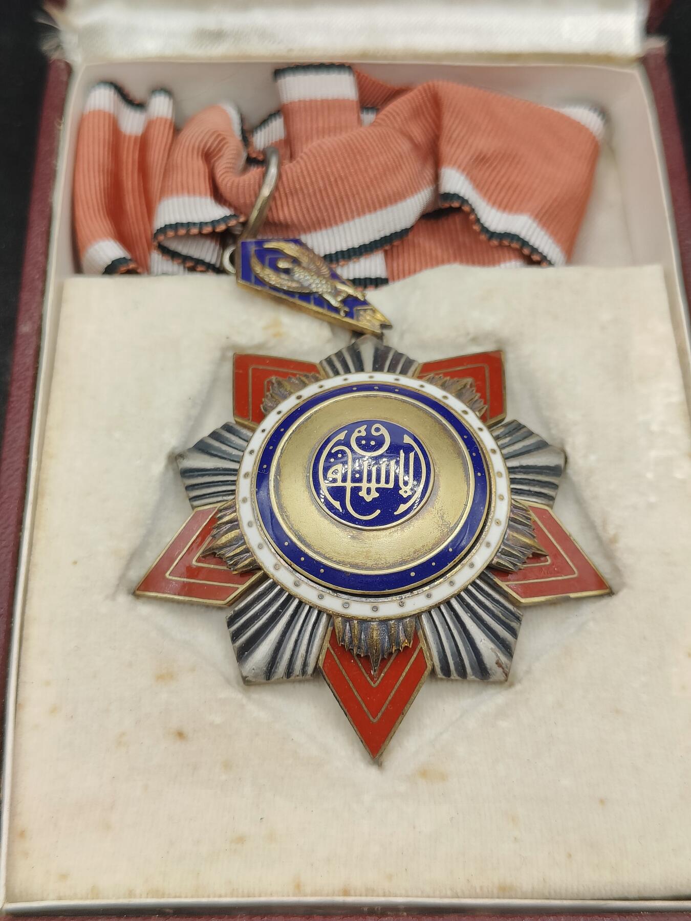 全场0元起拍 第171期 咸鱼国勋章拍卖专场 7月7日（周日）下午6：00开始 稀少 埃及王国时期 颈绶军事功绩勋章银质带标带盒