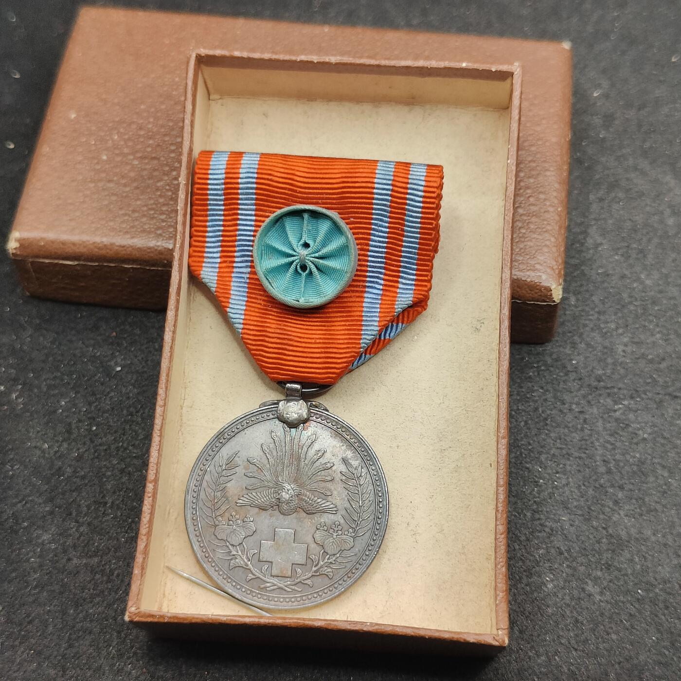 全场0元起拍 第171期 咸鱼国勋章拍卖专场 7月7日（周日）下午6：00开始 日本早期赤十字终身社员章银制带盒