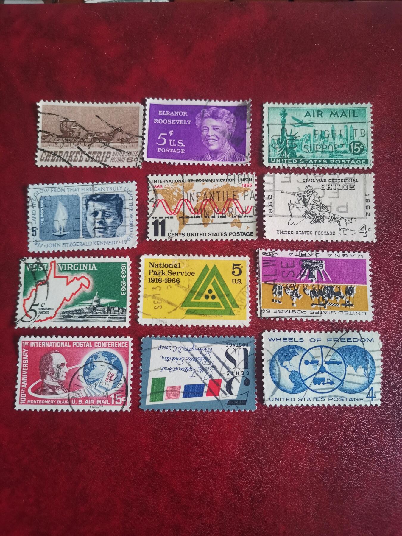 372美国专题纪念邮票12种不同一起出让。
