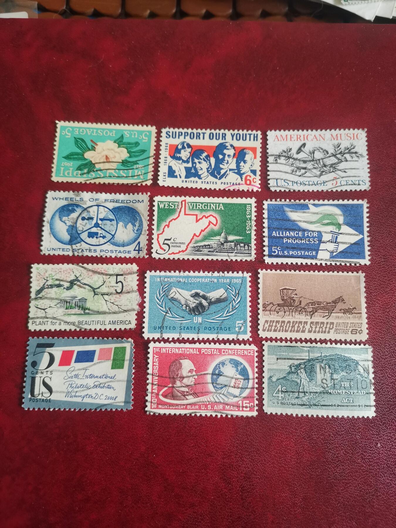 343美国专题纪念邮票12种不同一起出让。