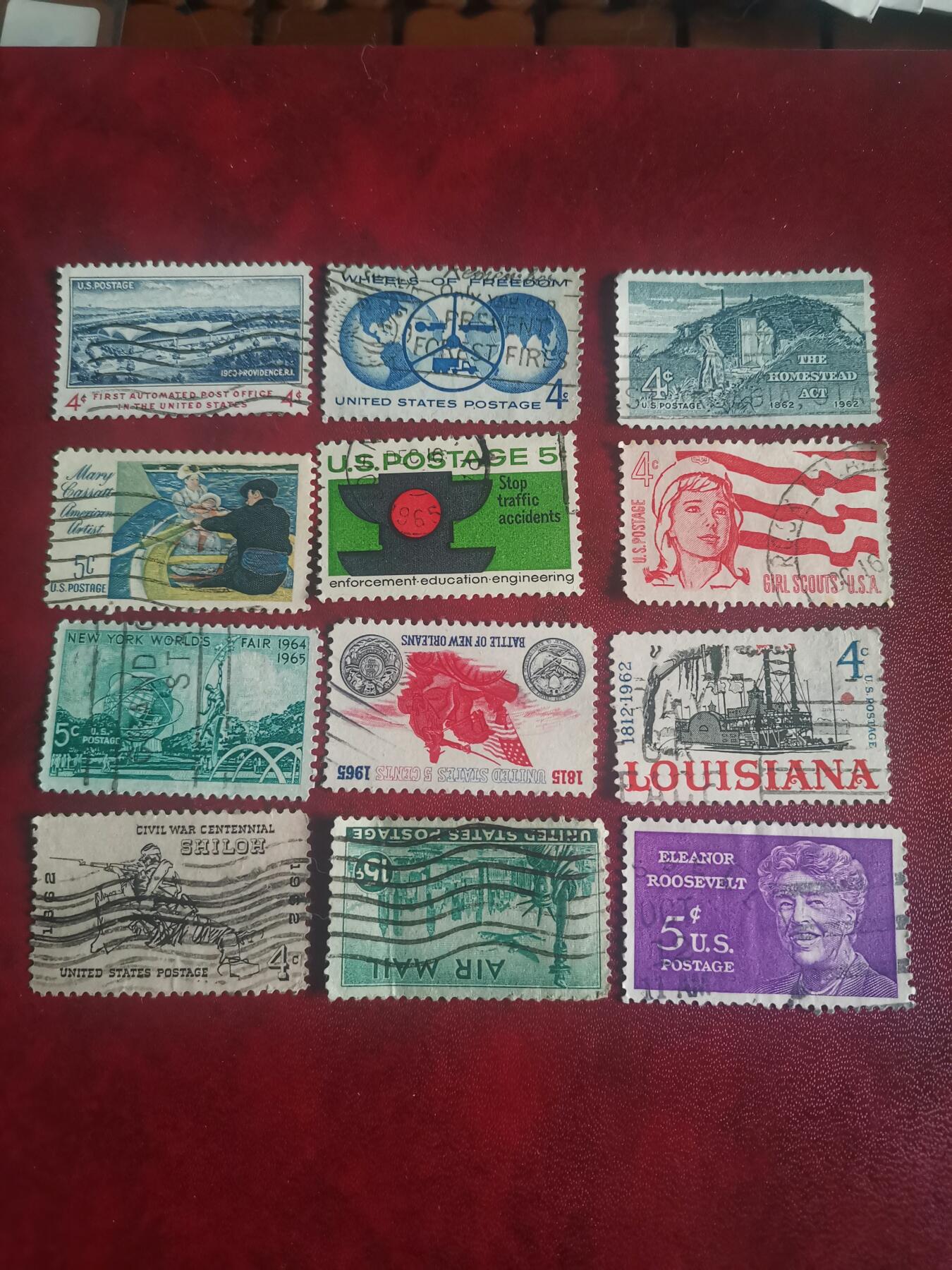 400美国专题纪念邮票12种不同一起出让。