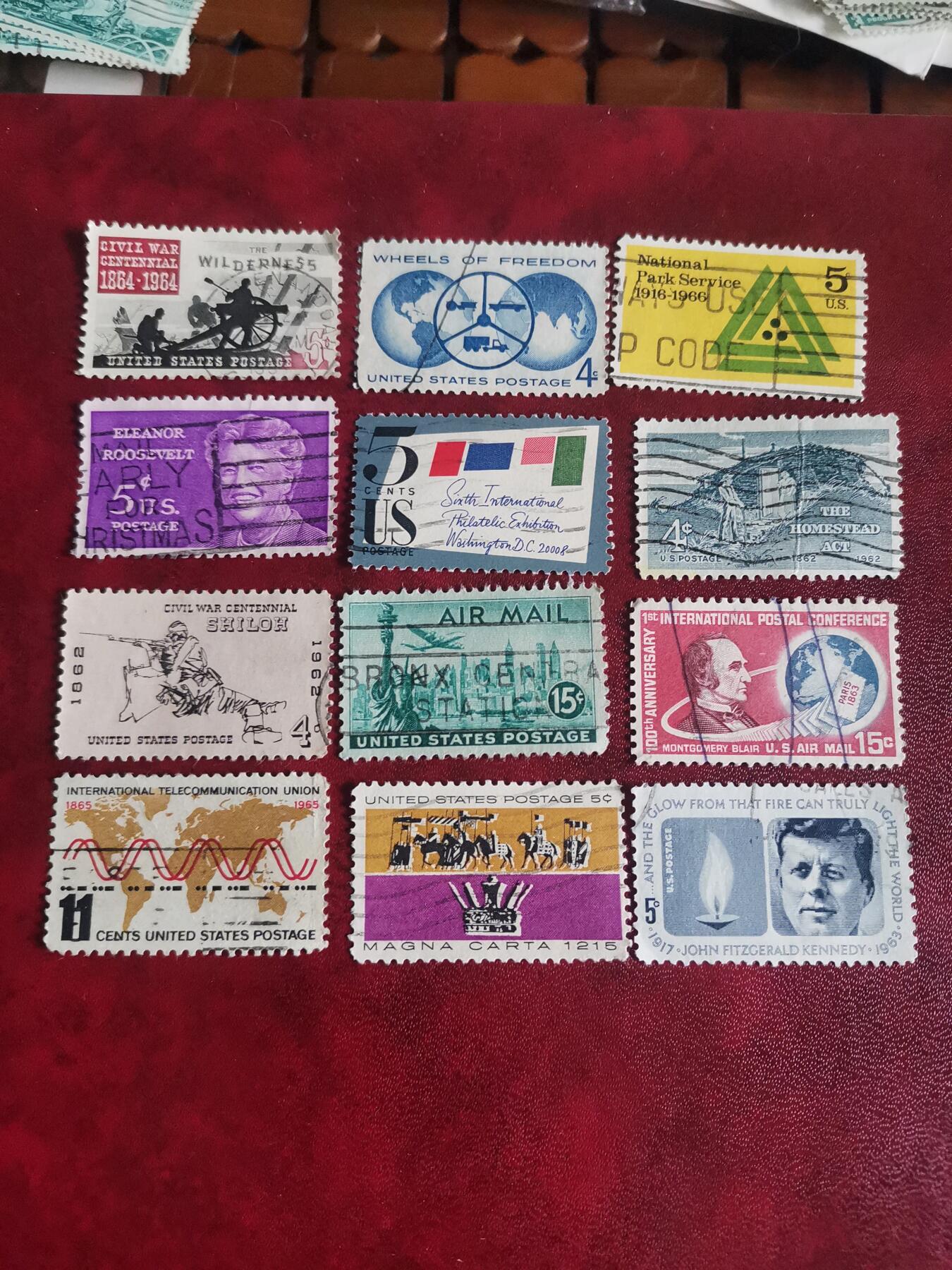 378美国专题纪念邮票12种不同一起出让。