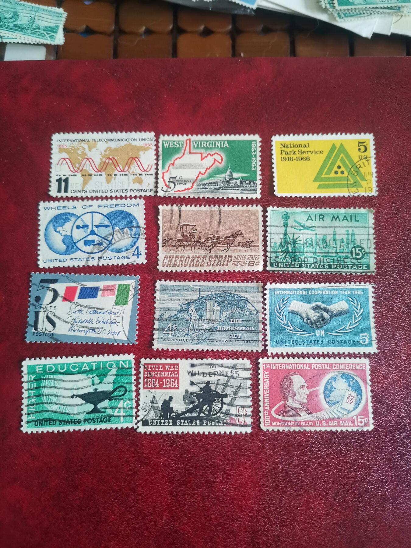 364美国专题纪念邮票12种不同一起出让。