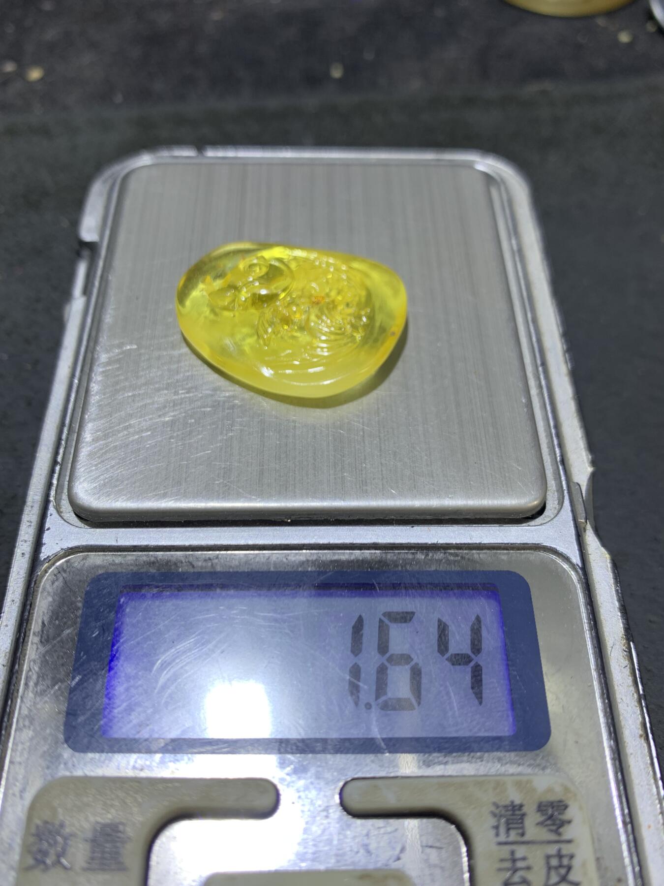 精美天然乌克兰蜜蜡雕刻鲤鱼钱币随形吊坠一个