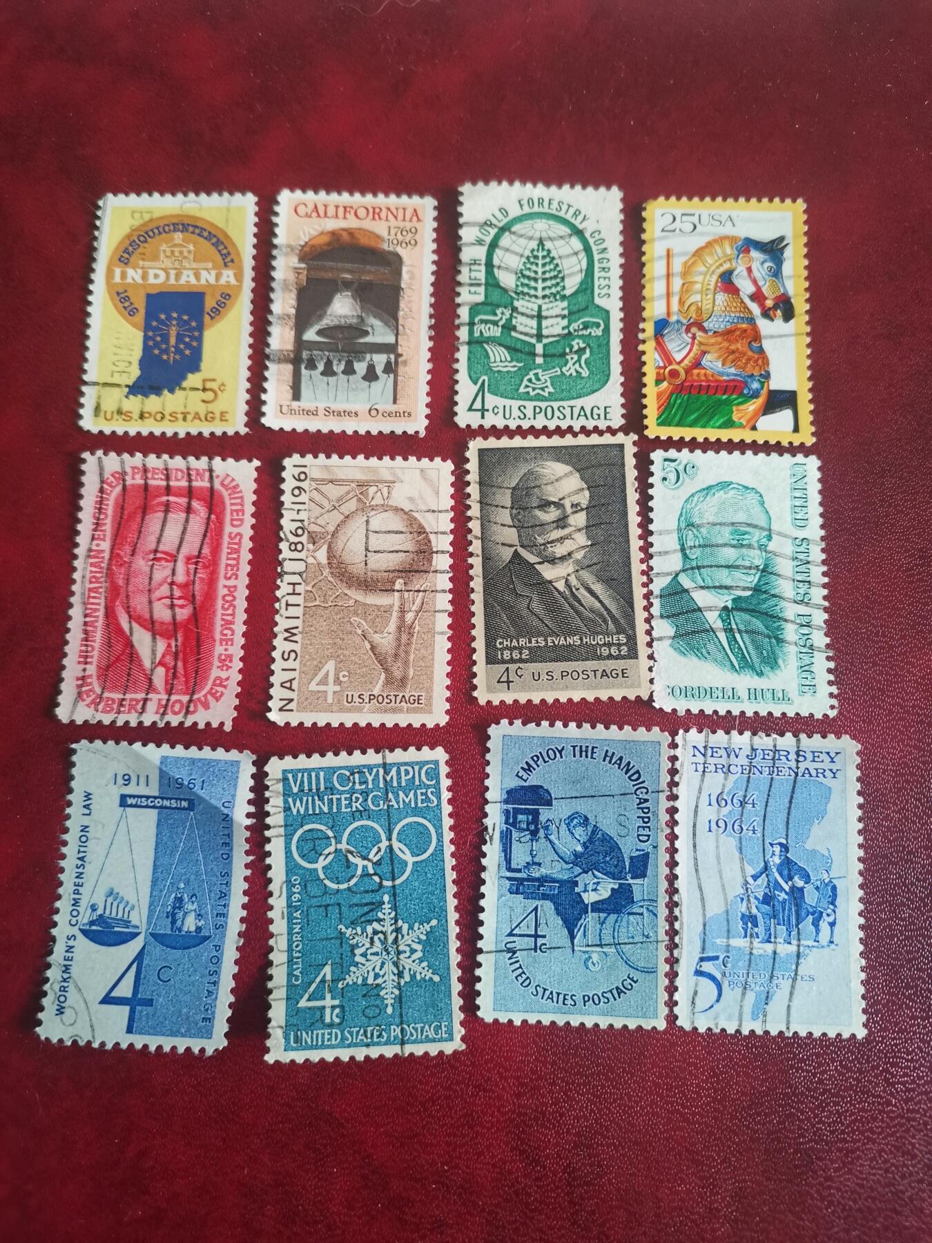 284美国专题纪念邮票12种不同一起出让。