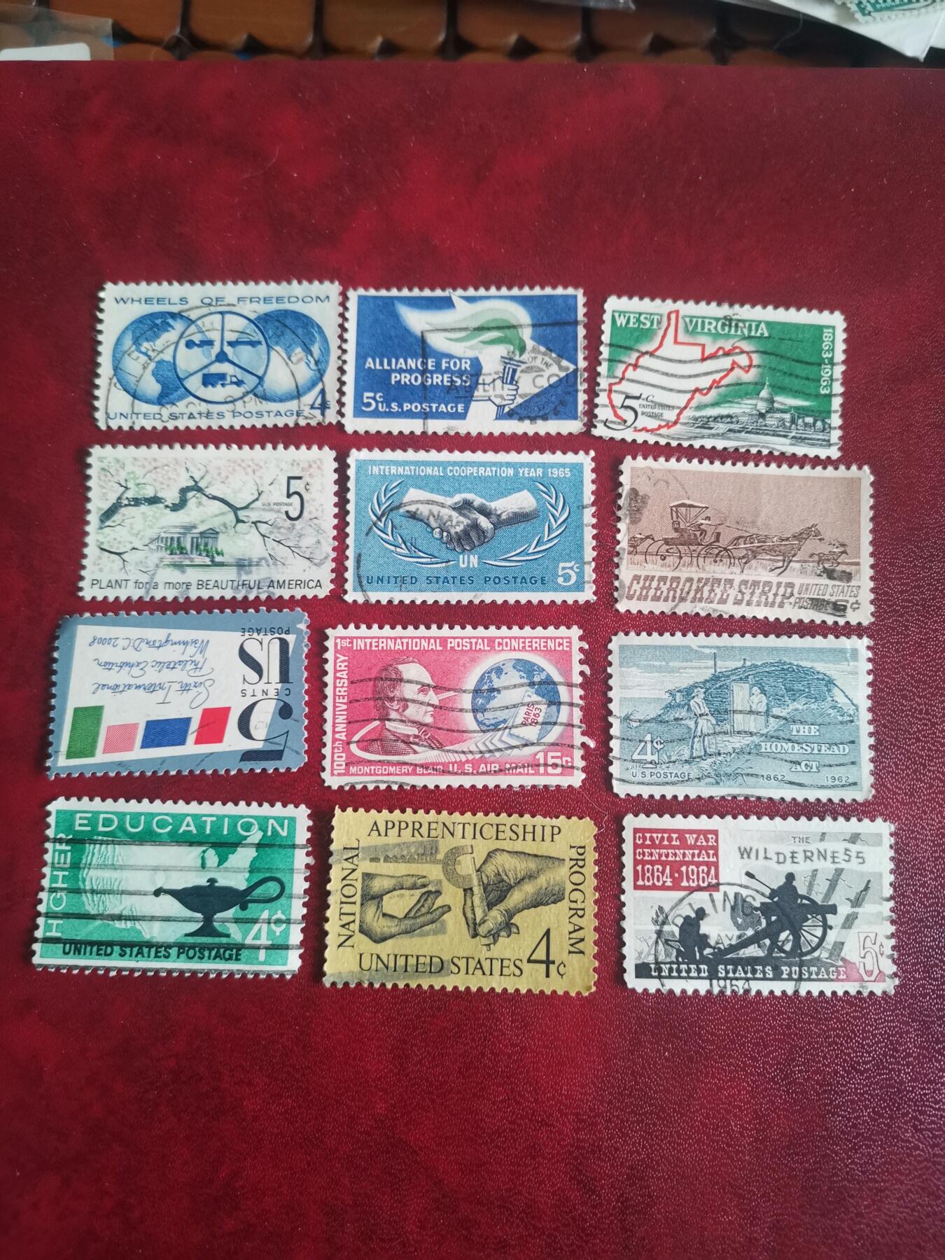341美国专题纪念邮票12种不同一起出让。