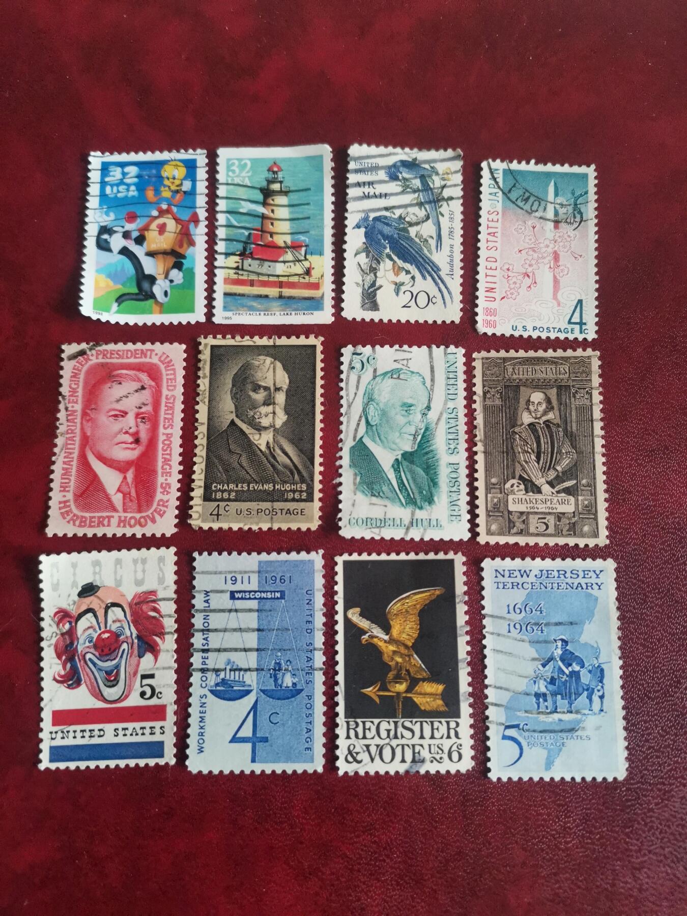 299美国专题纪念邮票12种不同一起出让。