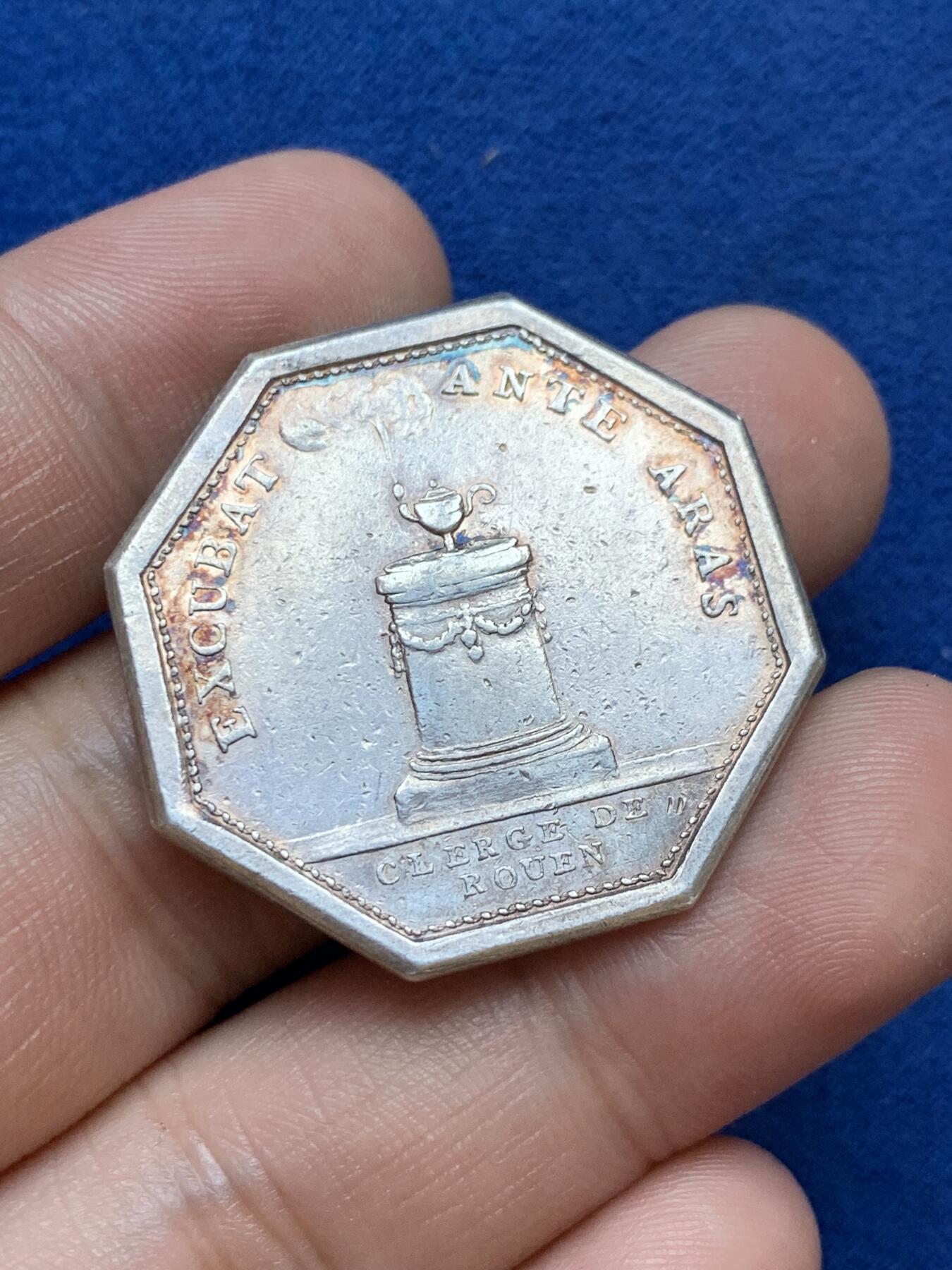 《竞宝斋》第286场-周六， 周日，周一 3场连拍 （全场包邮） 法国神职人员银质八角代用币 14.4克 早期无边铭  