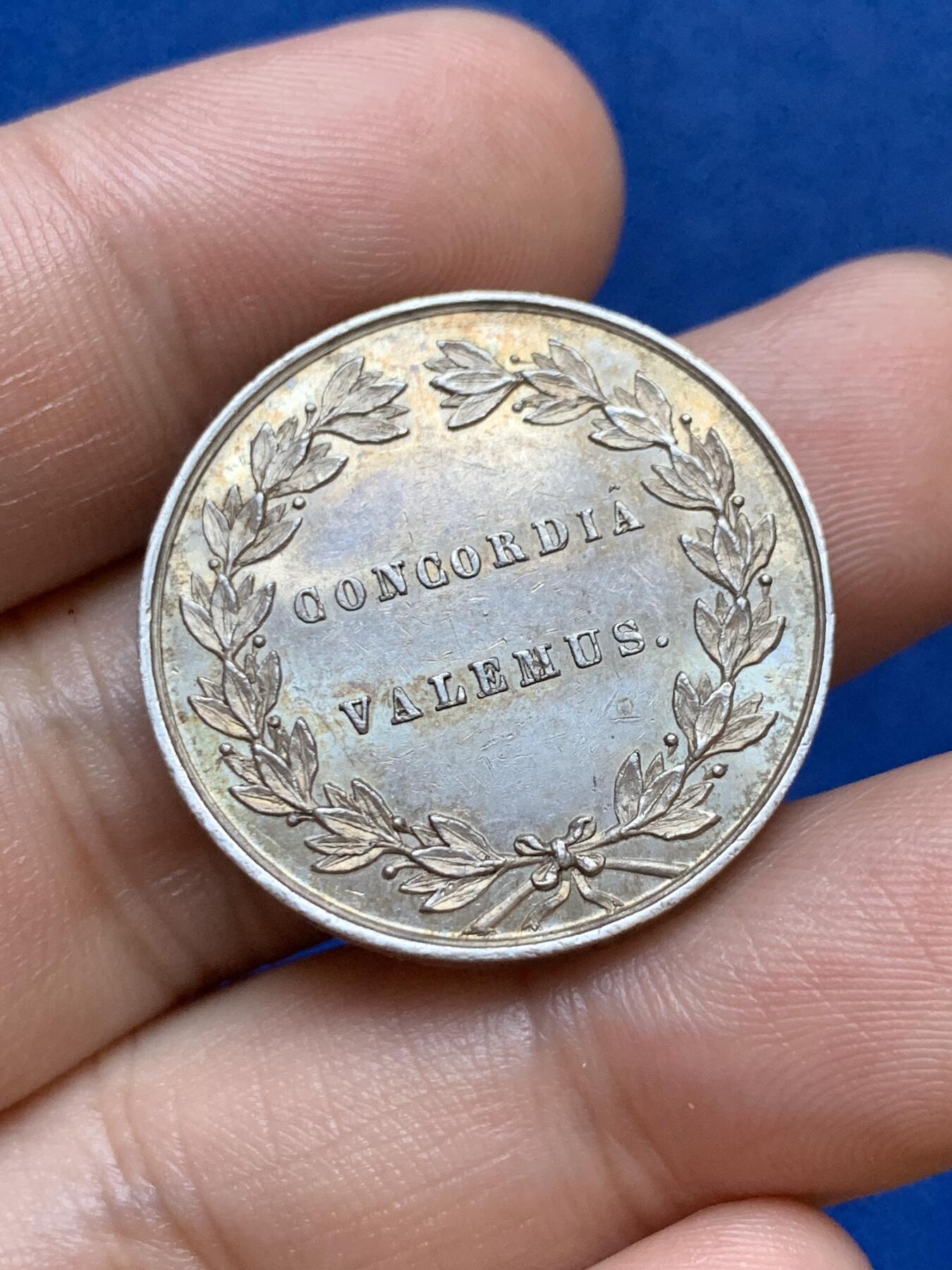 《竞宝斋》第286场-周六， 周日，周一 3场连拍 （全场包邮） 法国巴黎养老金教育圆型银代币 手指铭 28mm 10.5g