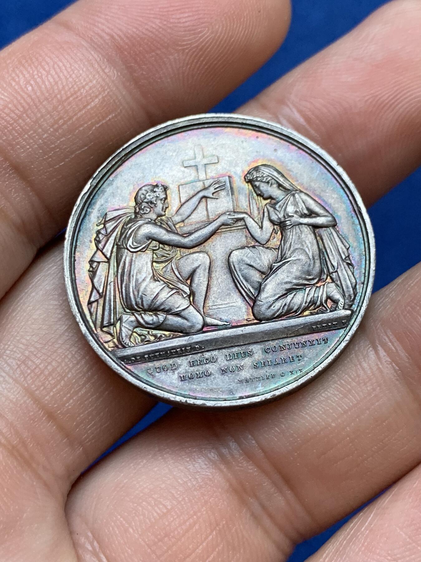 《竞宝斋》第286场-周六， 周日，周一 3场连拍 （全场包邮） 法国1853婚姻纪念圆型银代币 手指铭 32mm 14.2g