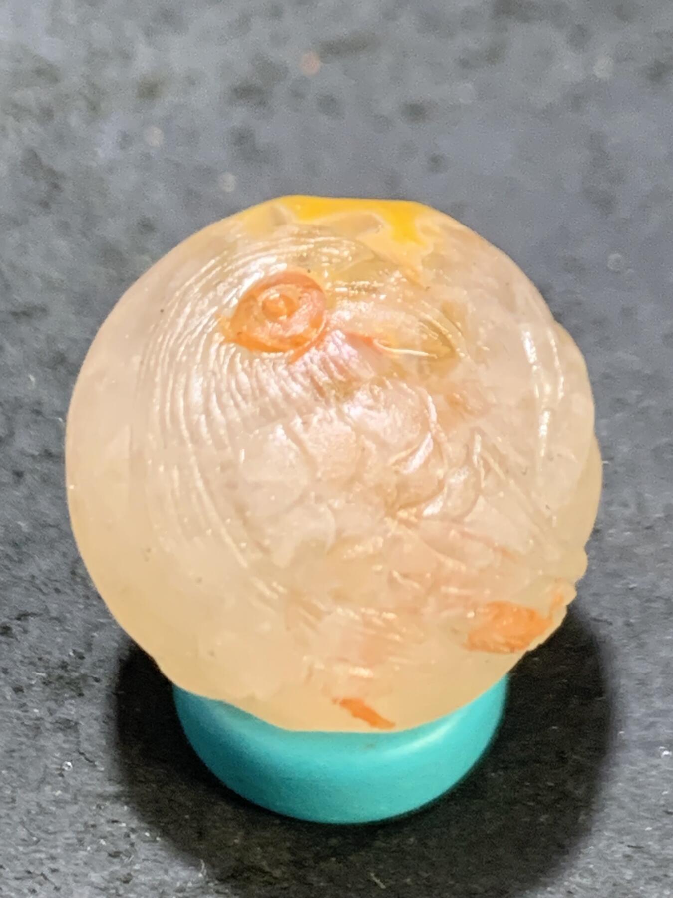 精美冰飘亚光满冰飘糖心战国红玛瑙巧雕喜上眉梢随形珠一个，