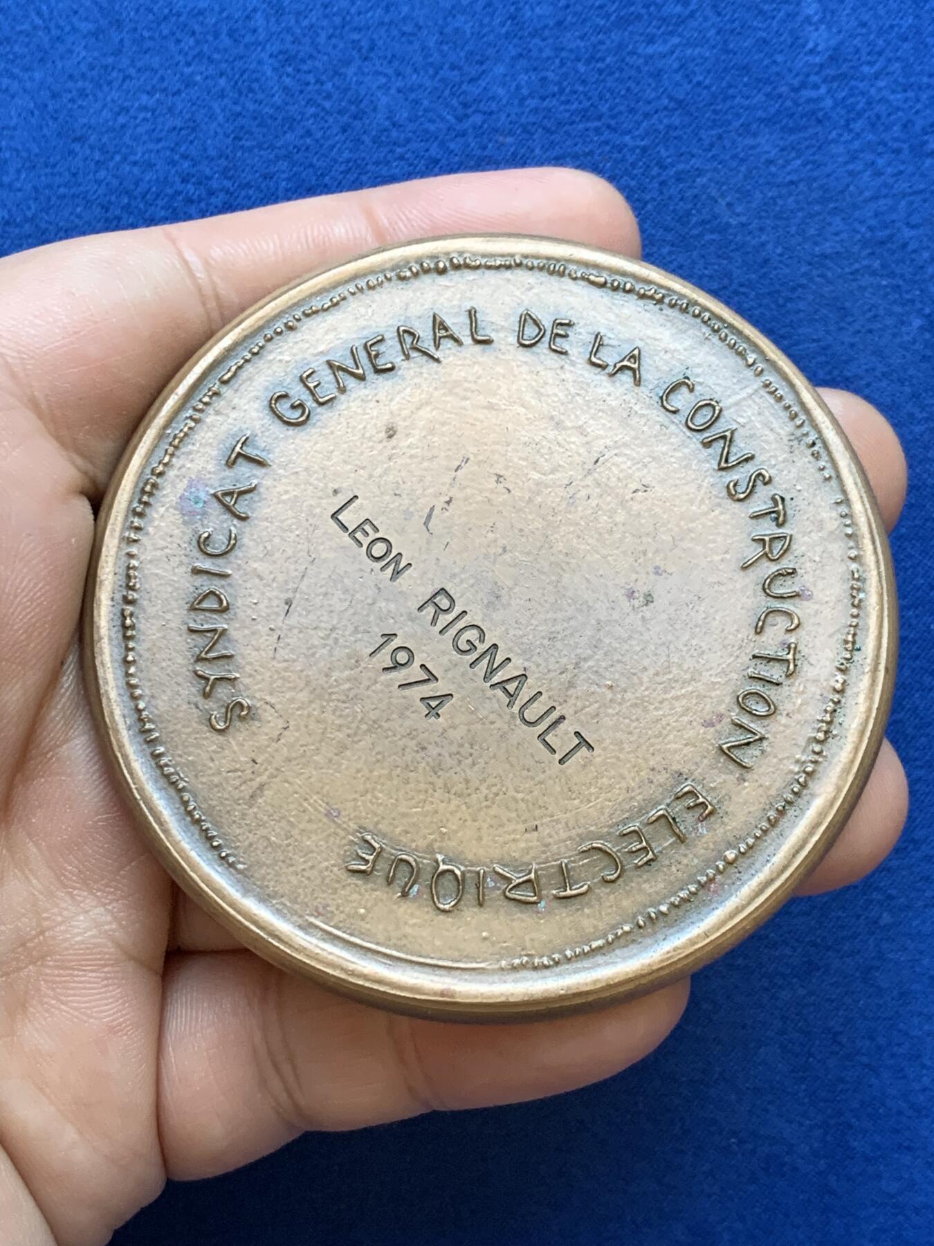 《竞宝斋》第286场-周六， 周日，周一 3场连拍 （全场包邮） 法国1974通用电气建设联盟铜章 175.7g 68.9mm 丰饶角边铭