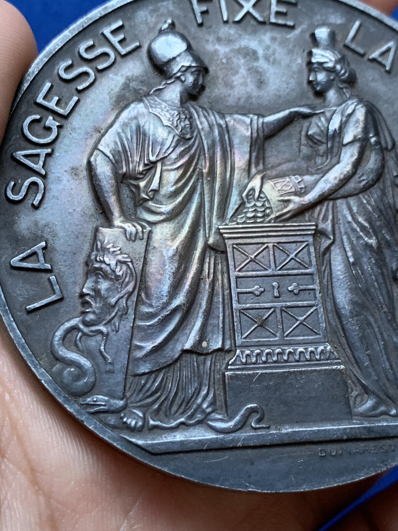 《竞宝斋》第286场-周六， 周日，周一 3场连拍 （全场包邮） 法兰西银行成立纪念银章  巨大规格 带盒 160g 68.1mm 丰饶角银标