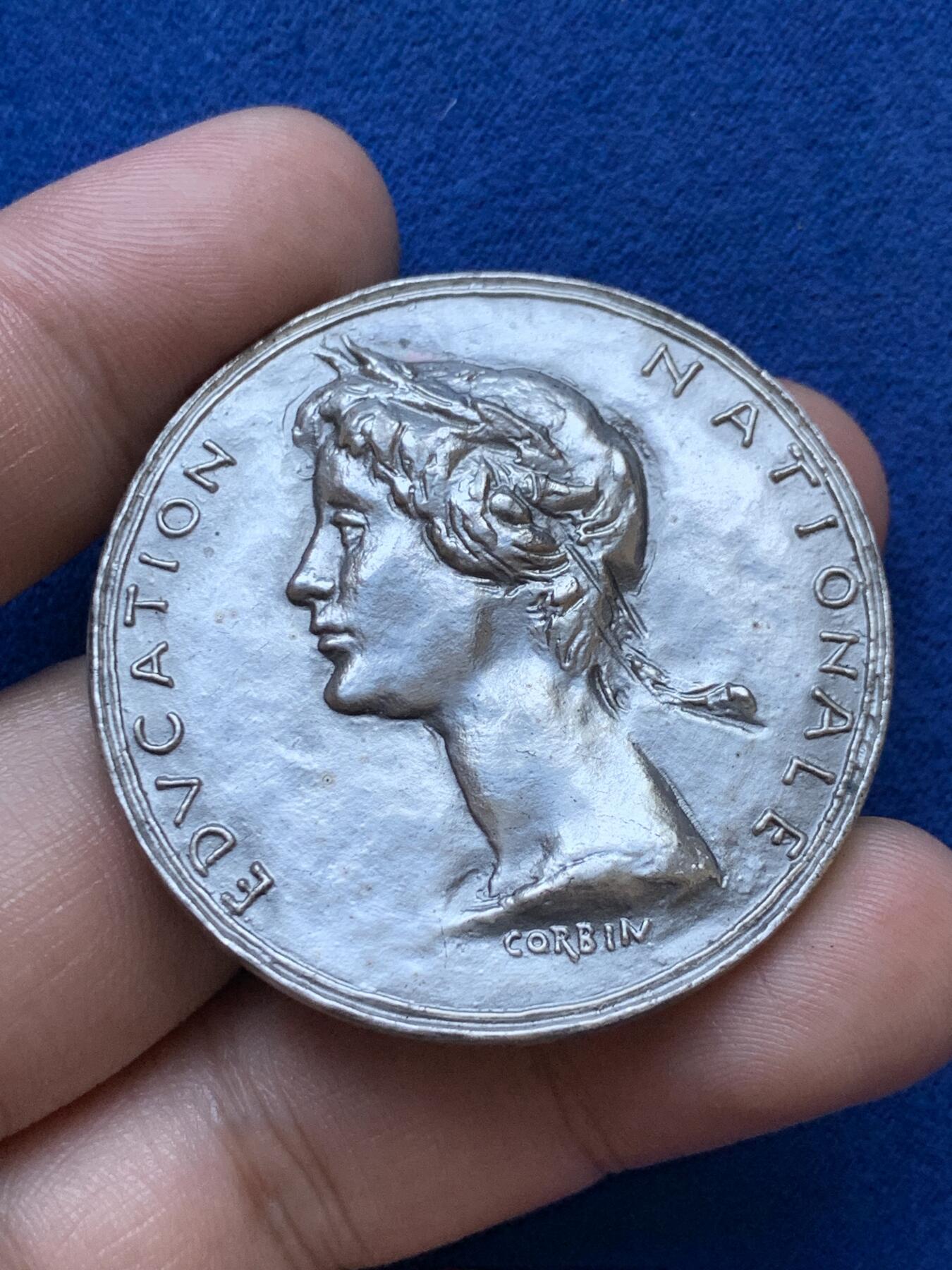 《竞宝斋》第286场-周六， 周日，周一 3场连拍 （全场包邮） 法国1952国家教育银奖牌 丰饶角1ARGENT 45mm 43.9g 原盒