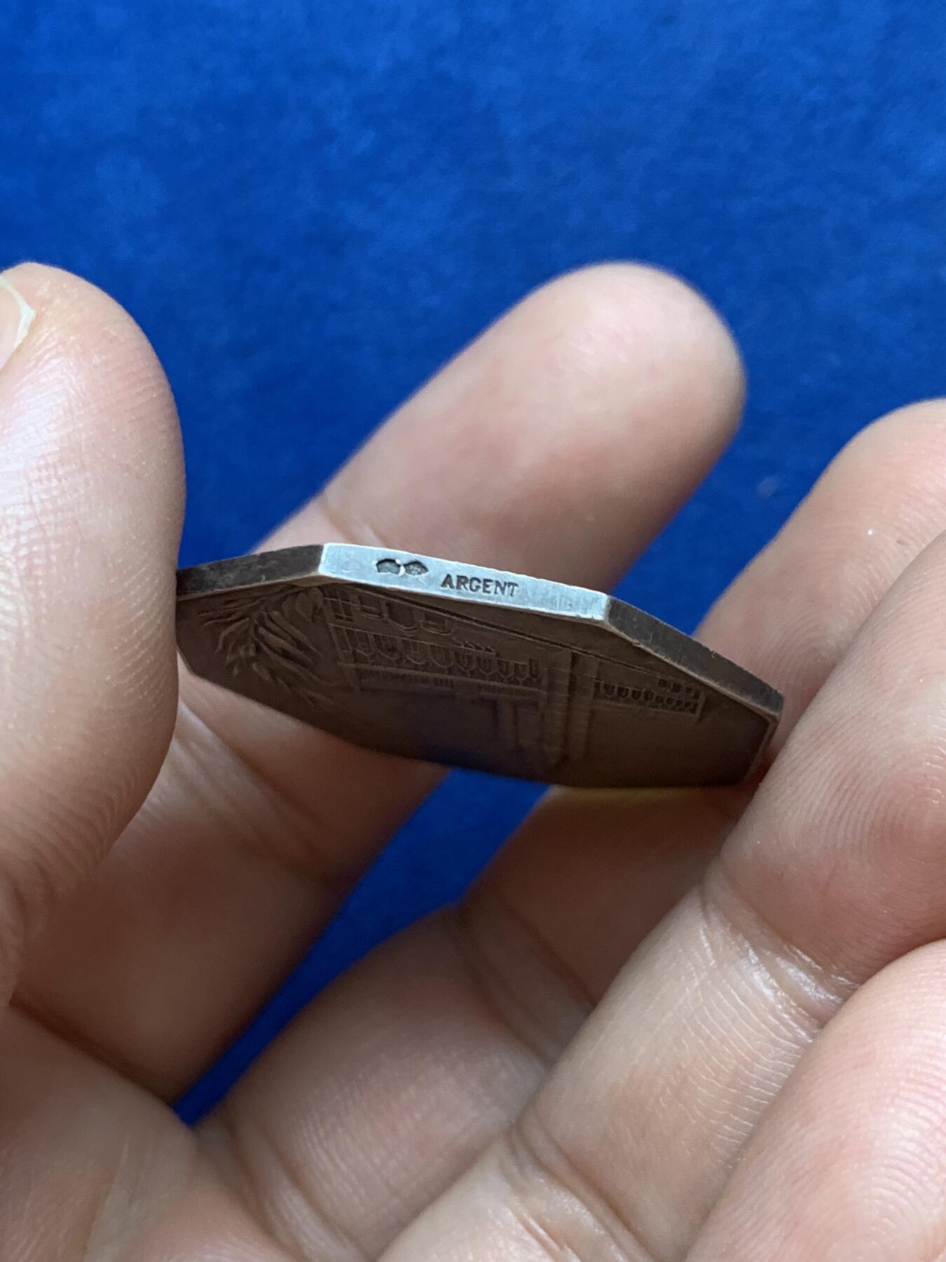 《竞宝斋》第286场-周六， 周日，周一 3场连拍 （全场包邮） 法国1833杜埃储蓄银行八角银代币 带边铭 32mm 14.8g 