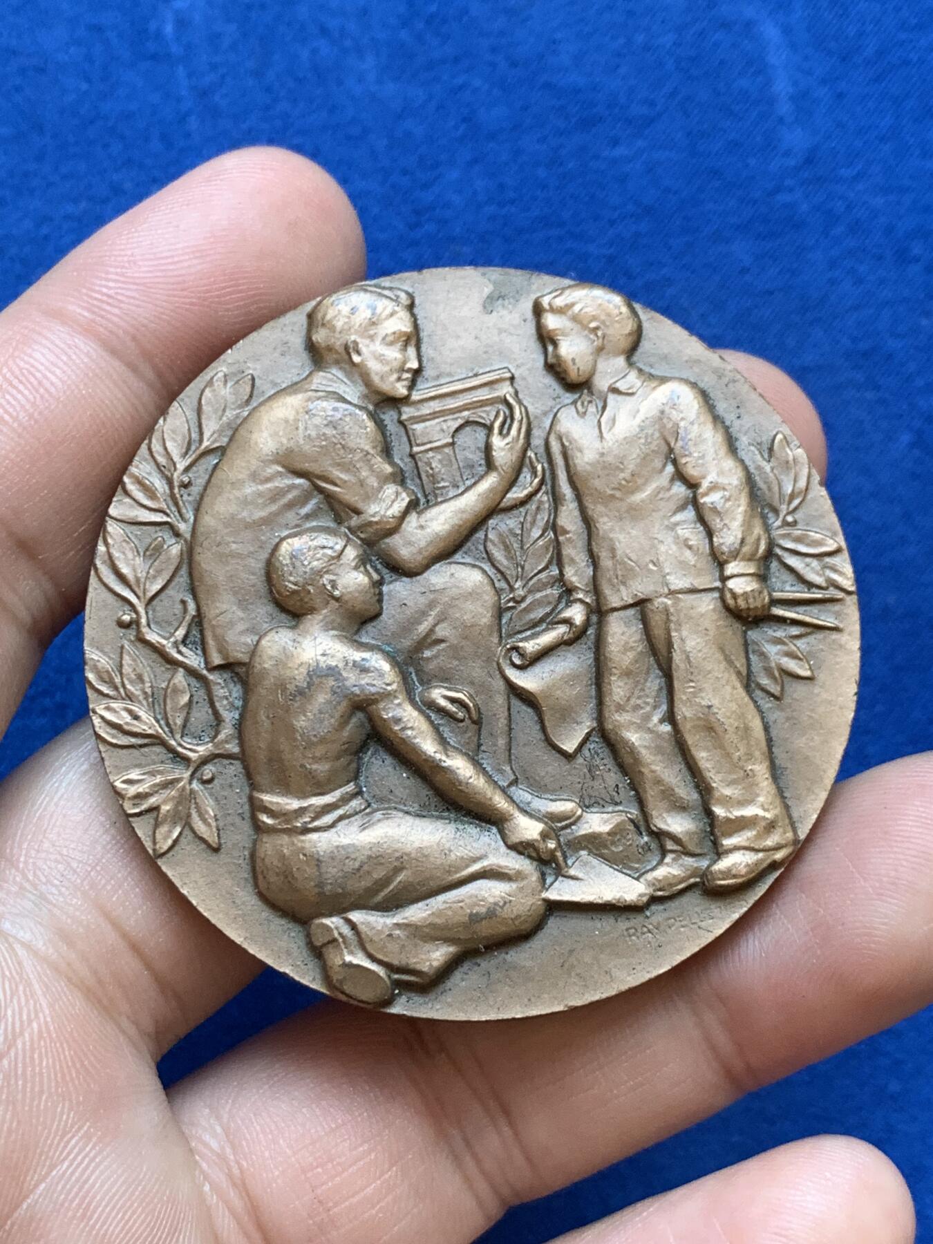 《竞宝斋》第286场-周六， 周日，周一 3场连拍 （全场包邮） 法国1968年建筑协会铜章 90g 53.6mm