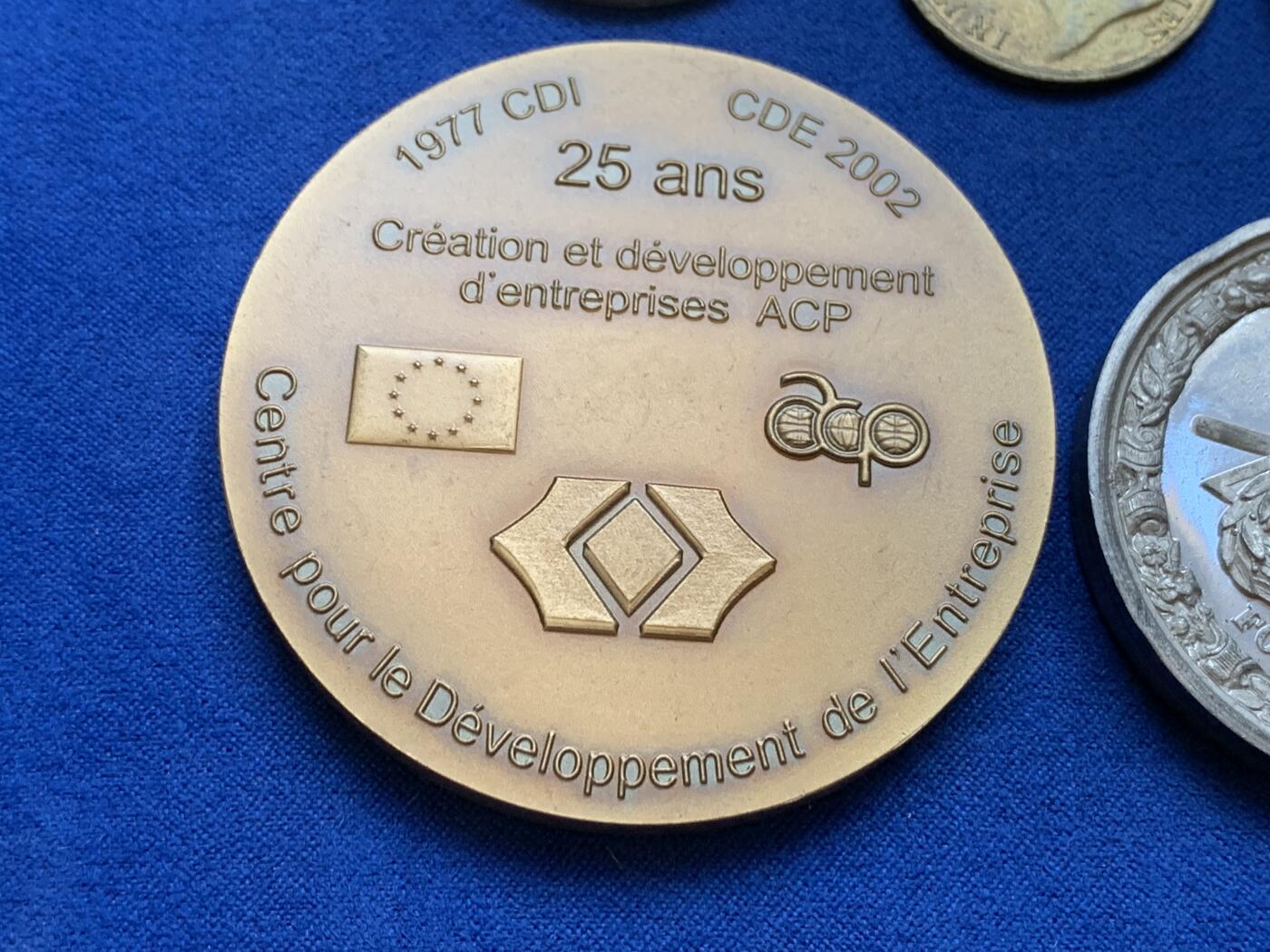 《竞宝斋》第286场-周六， 周日，周一 3场连拍 （全场包邮） 6枚一组 近现代欧洲章牌 最小的27.6mm 最大的59.7mm